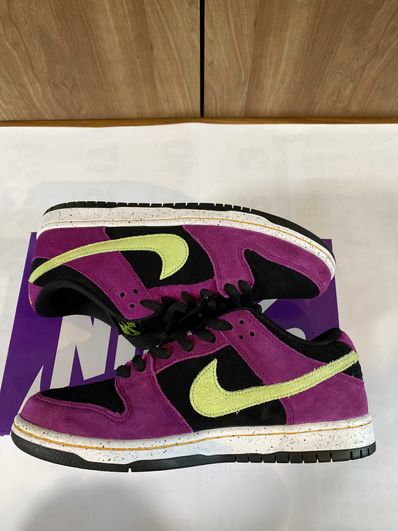 Nike SB Dunk Low "Red Plum"