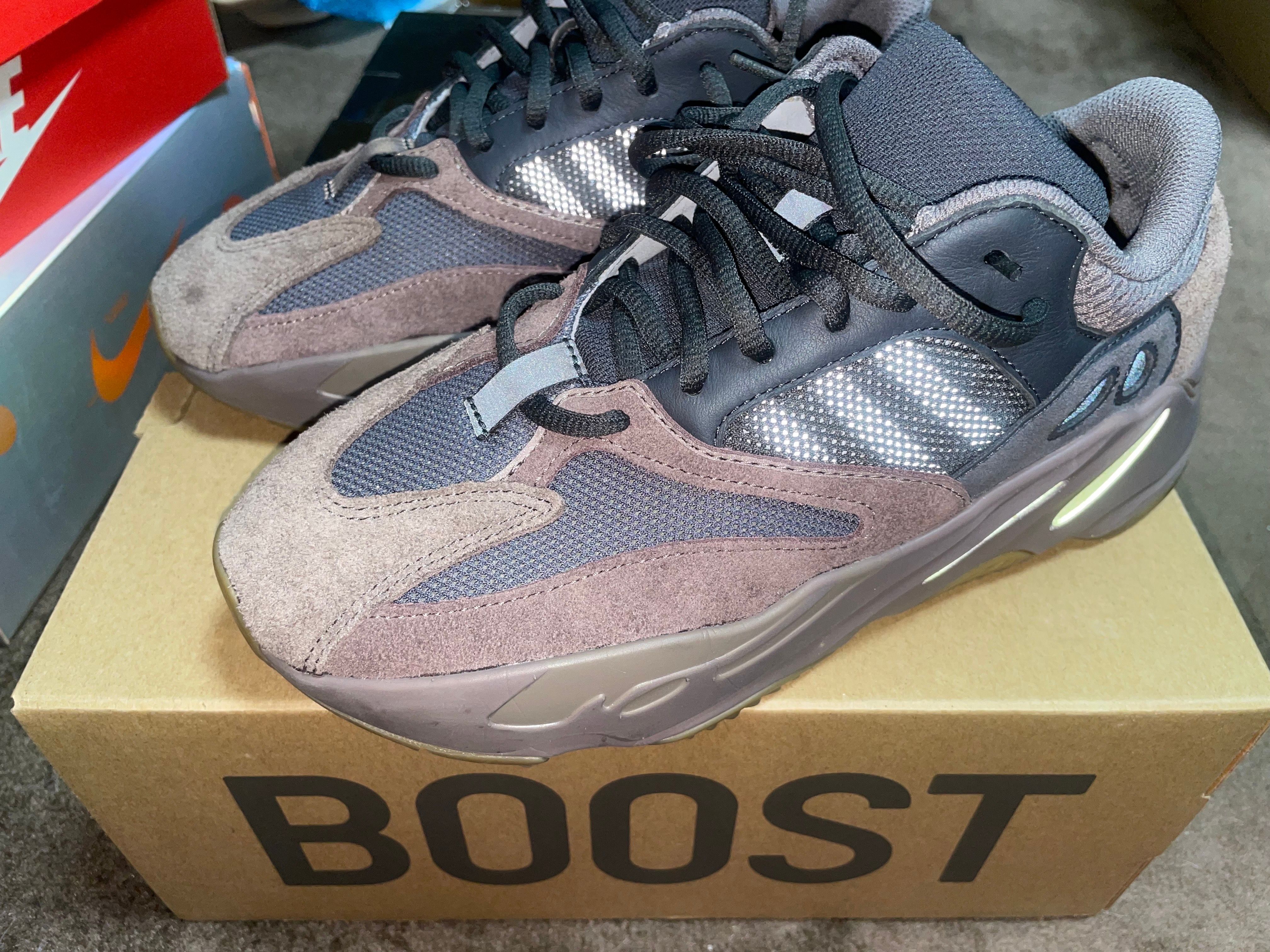 YEEZY BOOST 700 WAVE RUNNER DARK GREY