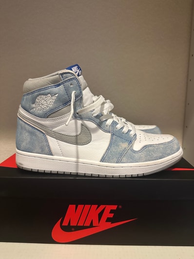 Nike Air Jordan 1 High OG "Hyper Royal"
