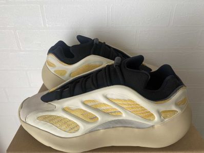 adidas YEEZY 700 V3 "Safflower"