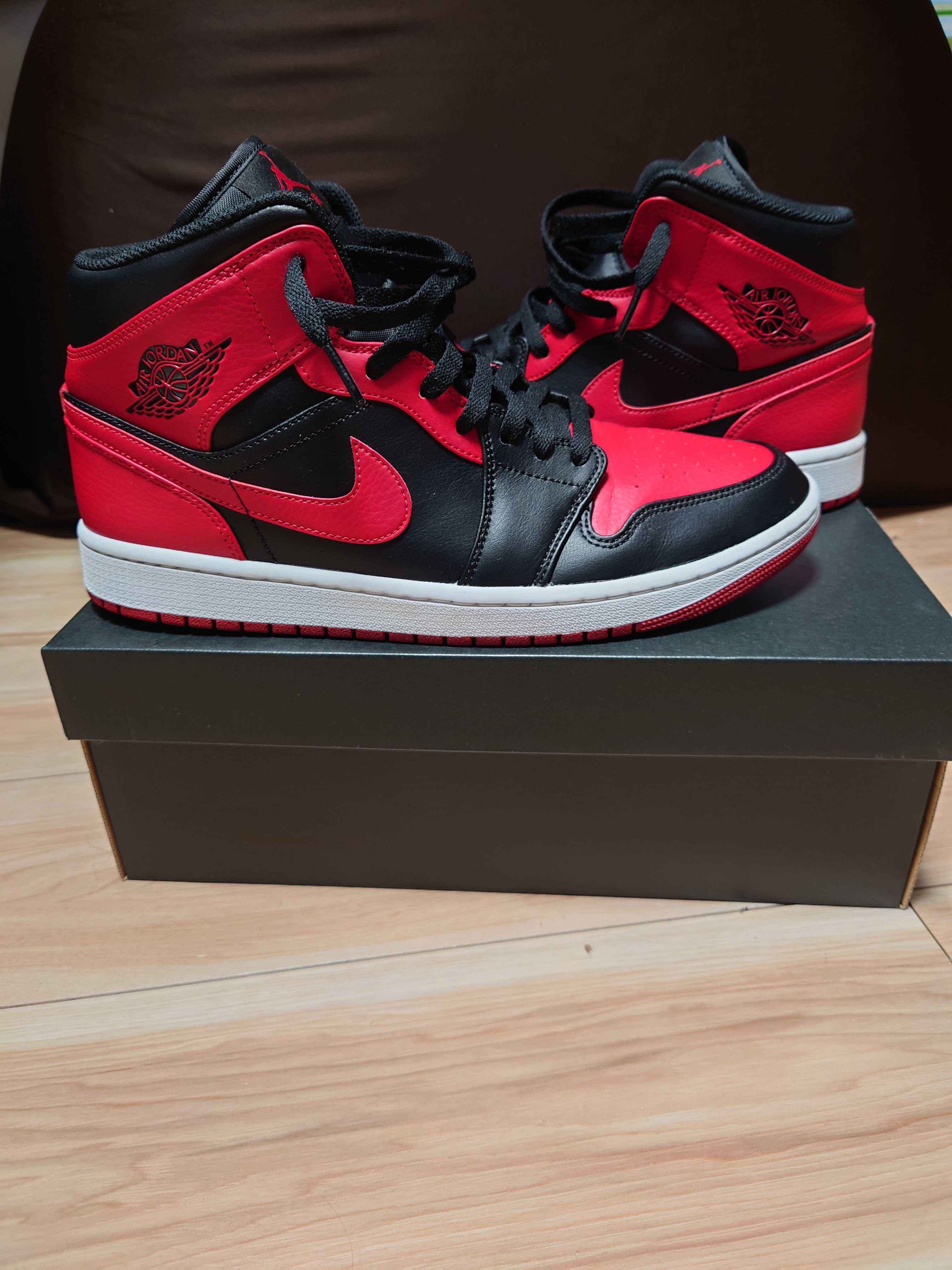 Nike Air Jordan 1 Mid "Bred"