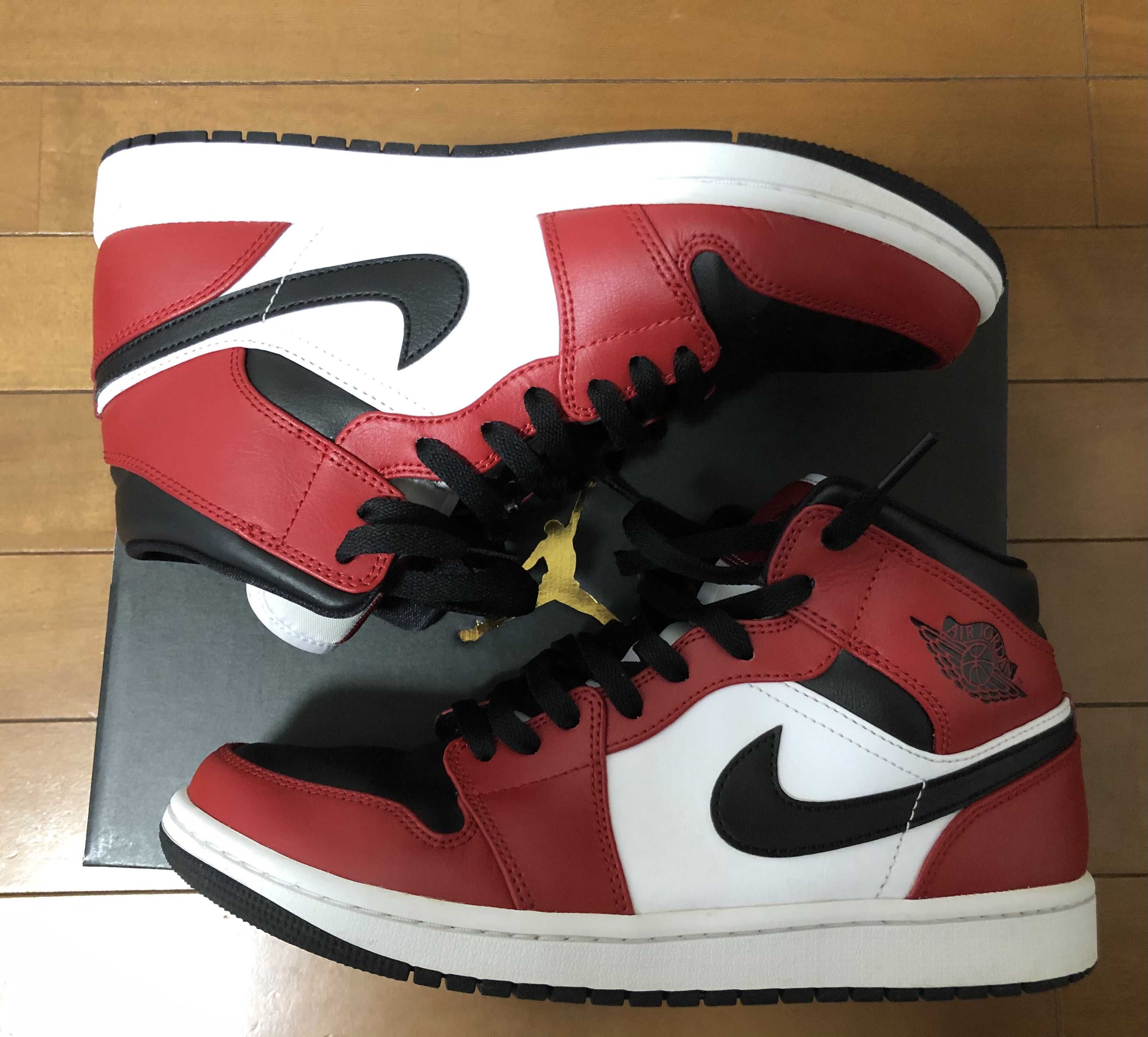 Nike Air Jordan 1 Mid "Chicago Black Toe"