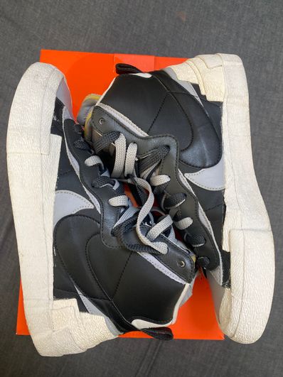 sacai × NIKE BLAZER MID "BLACK/WOLF GREY/WHITE"