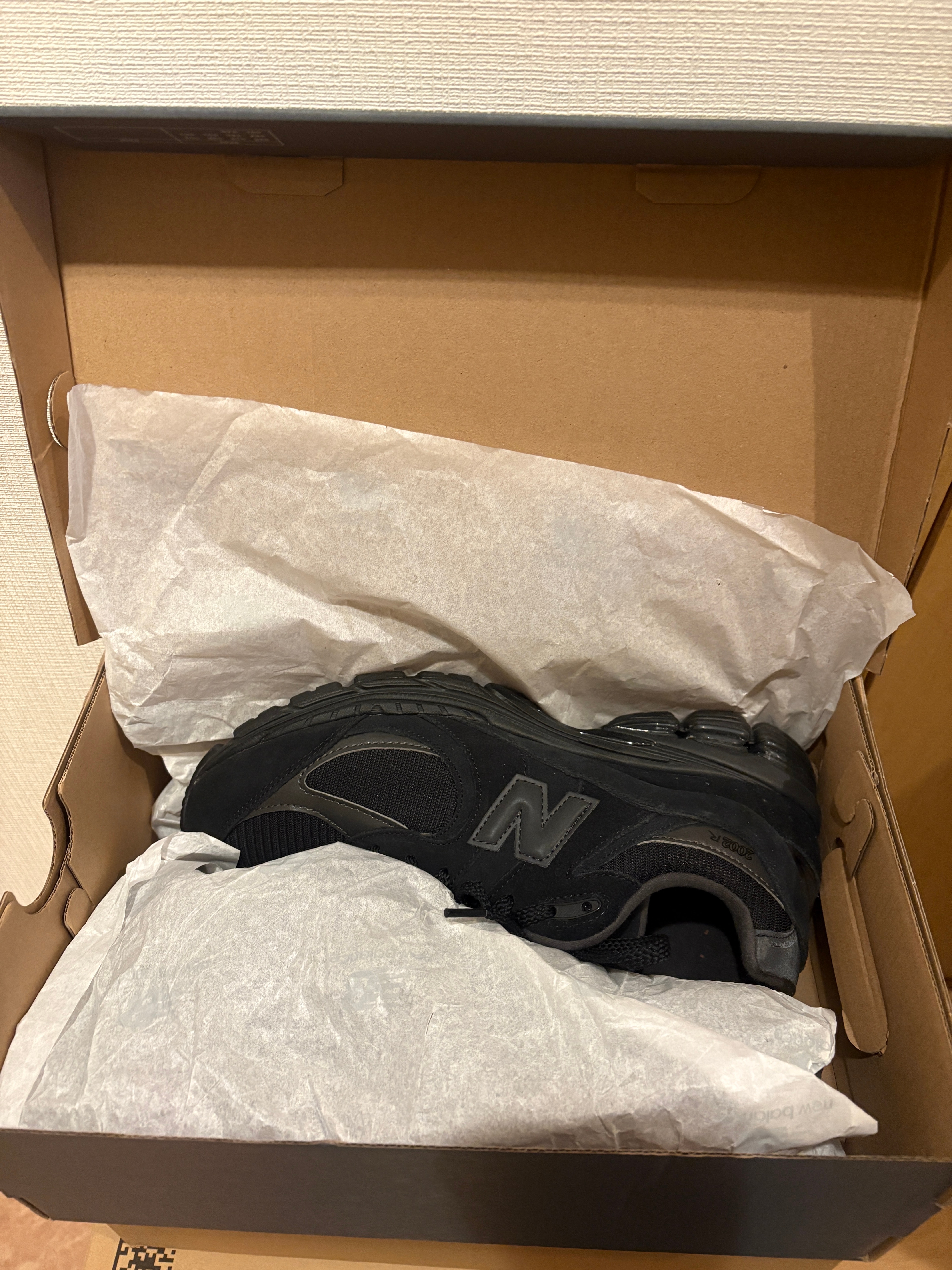 ニューバランス 2002R "トリプルブラック"