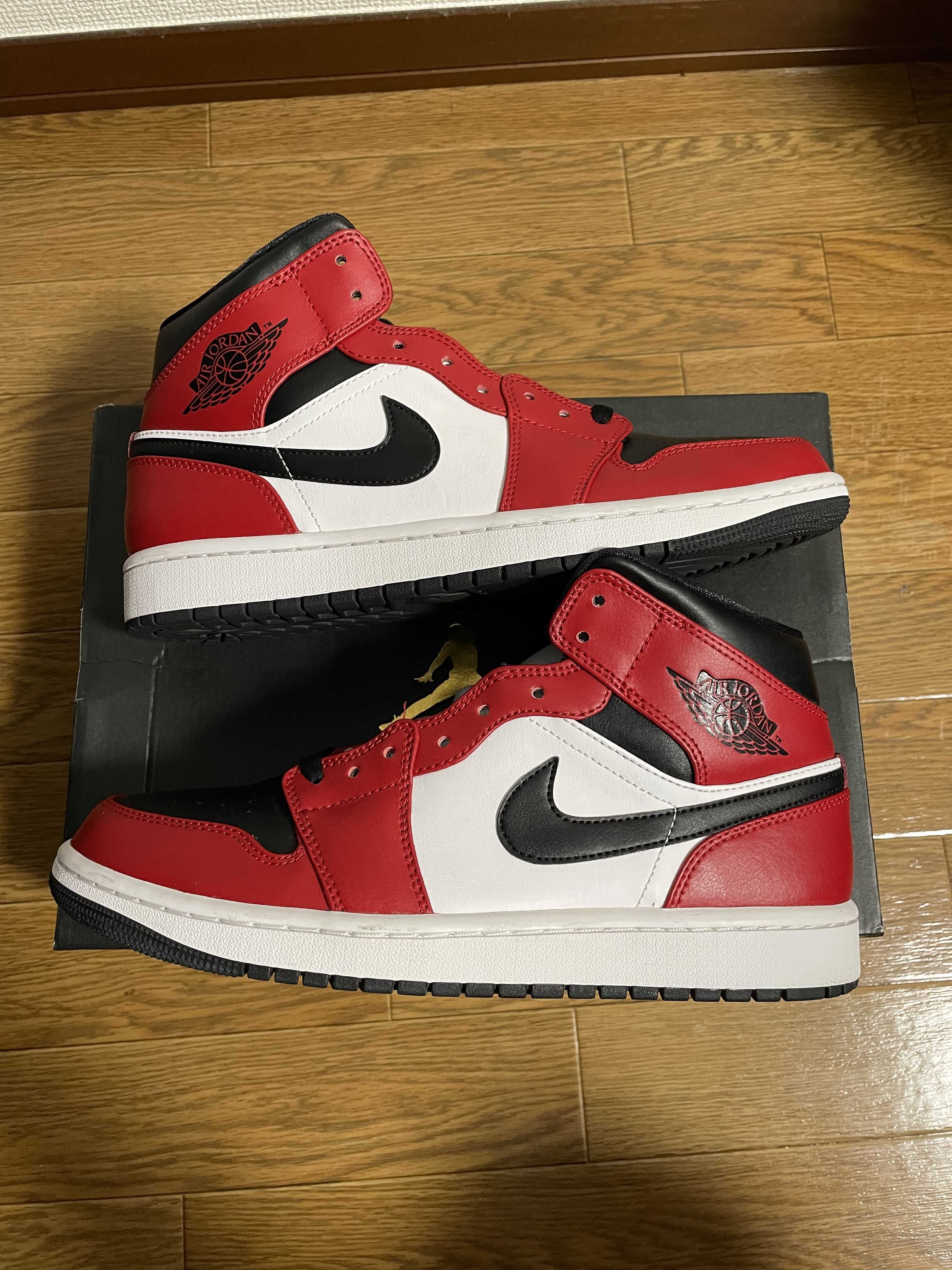 Nike Air Jordan 1 Mid "Chicago Black Toe"
