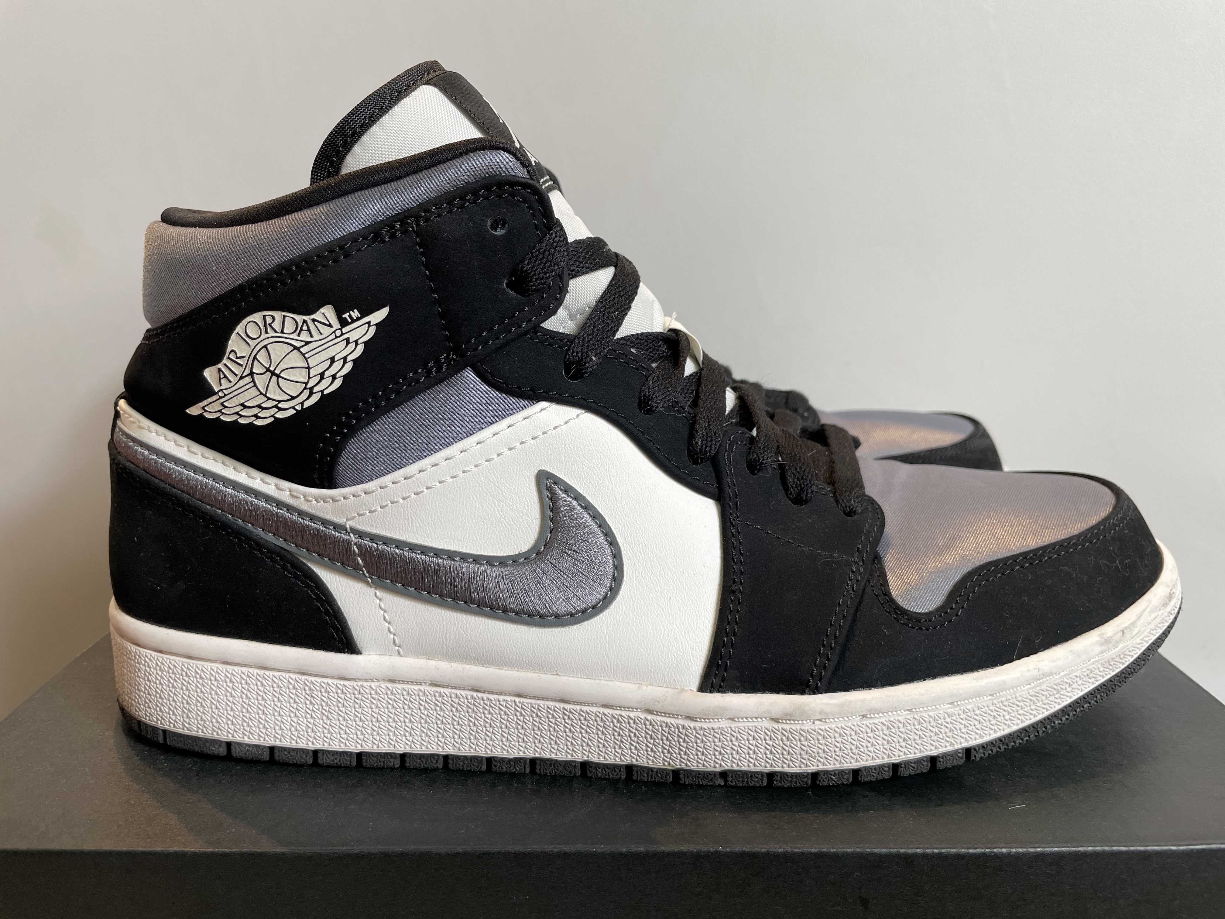 NIKE AIR JORDAN 1 MID SE "WHITE/BLACK/SATIN BLUE"