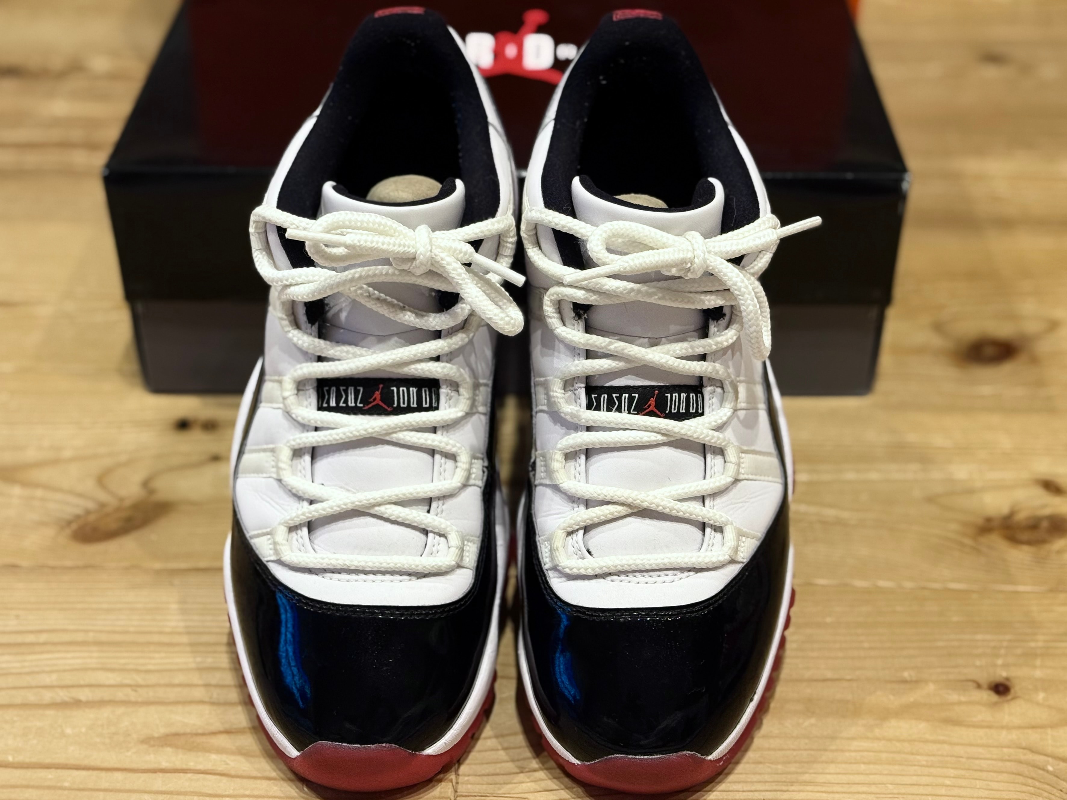 ナイキ エアジョーダン11 ロー "ジムレッド"