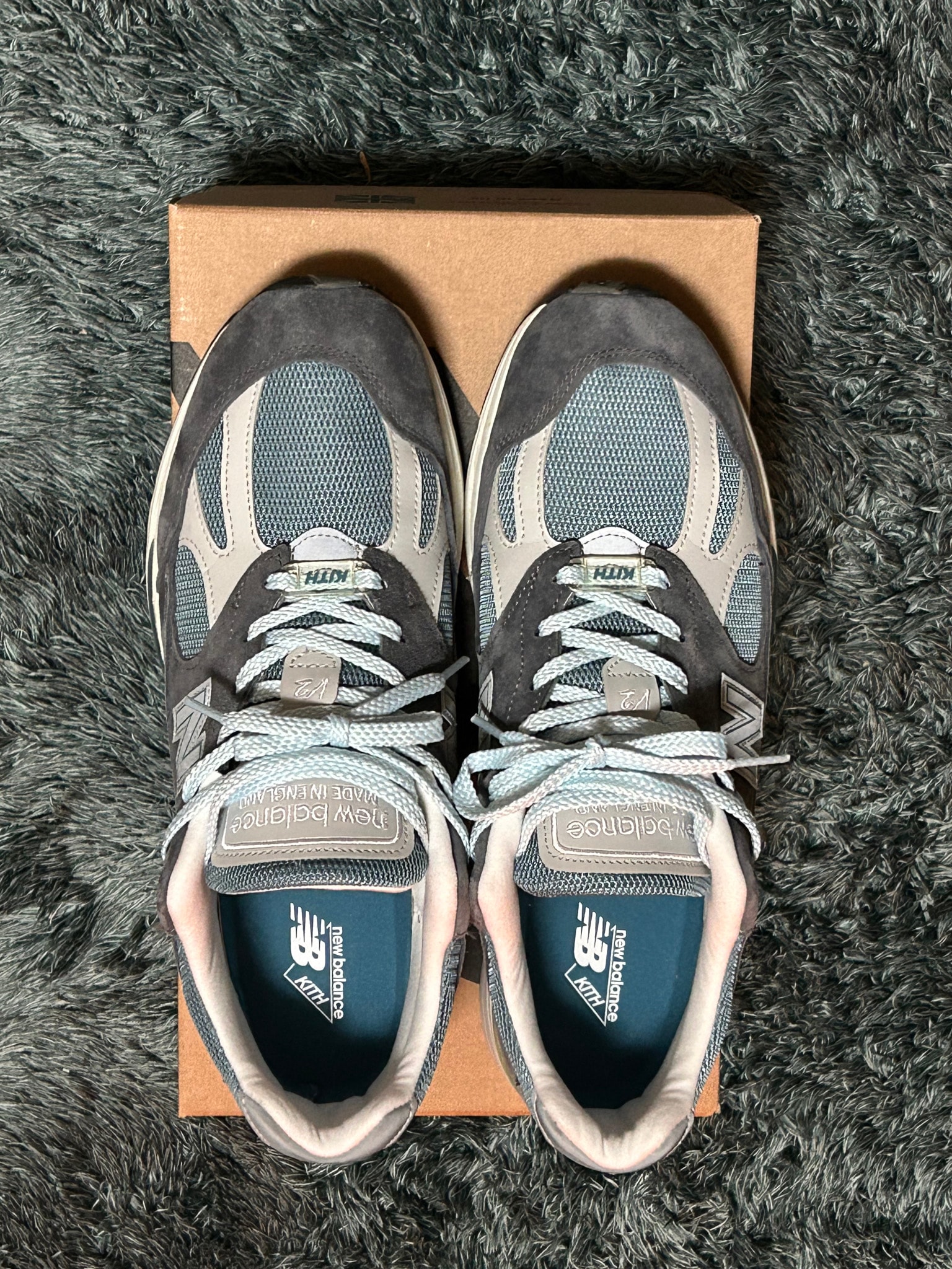 KITH × New Balance 991V2 "Asphalt/Lead/Oyster Mushroom"