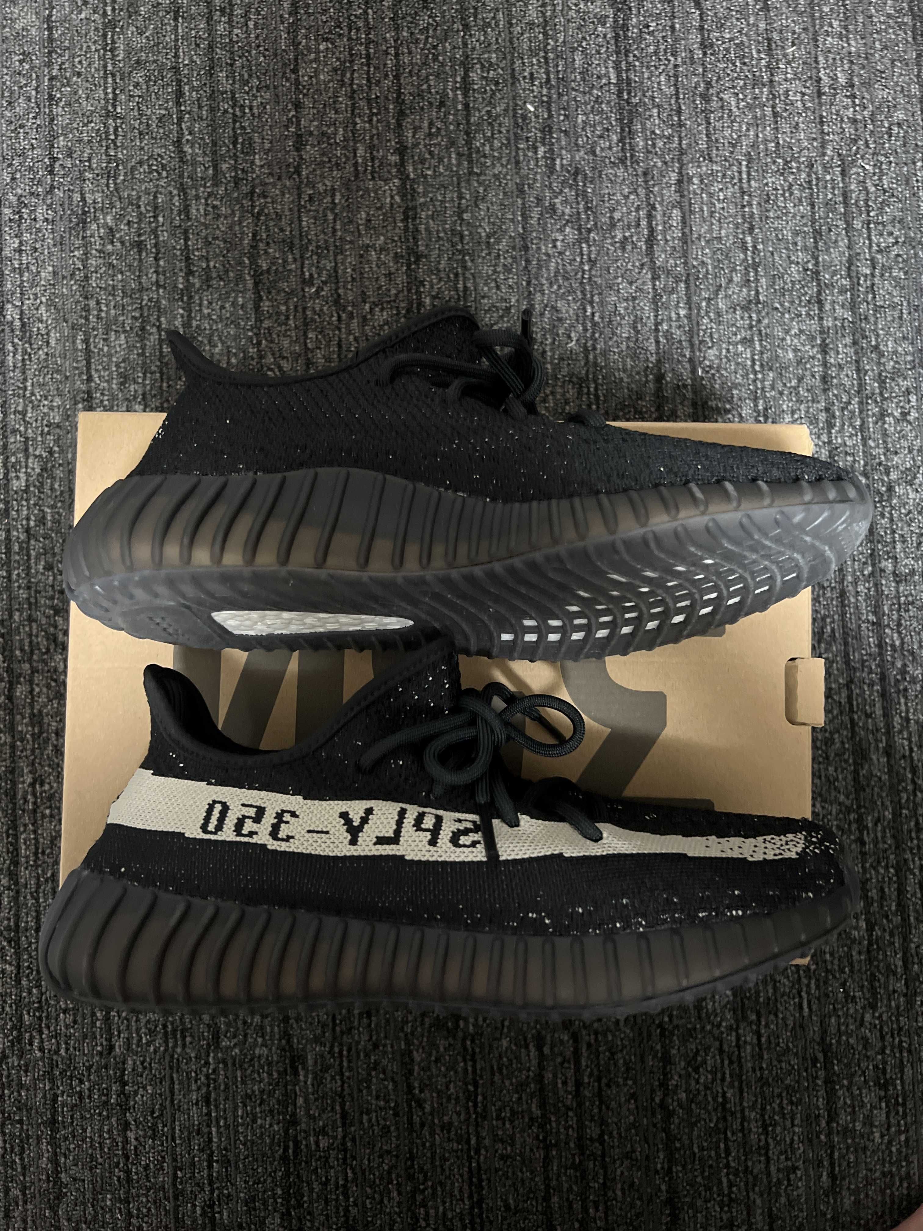 adidas YEEZY Boost 350 V2 "Oreo"