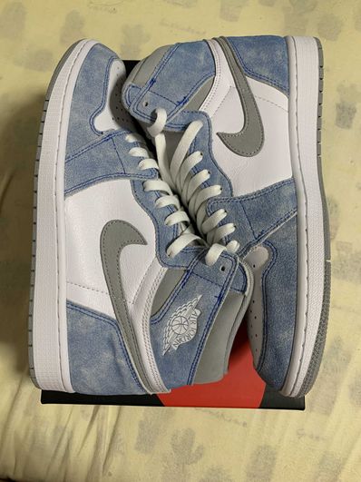 Nike Air Jordan 1 High OG "Hyper Royal"