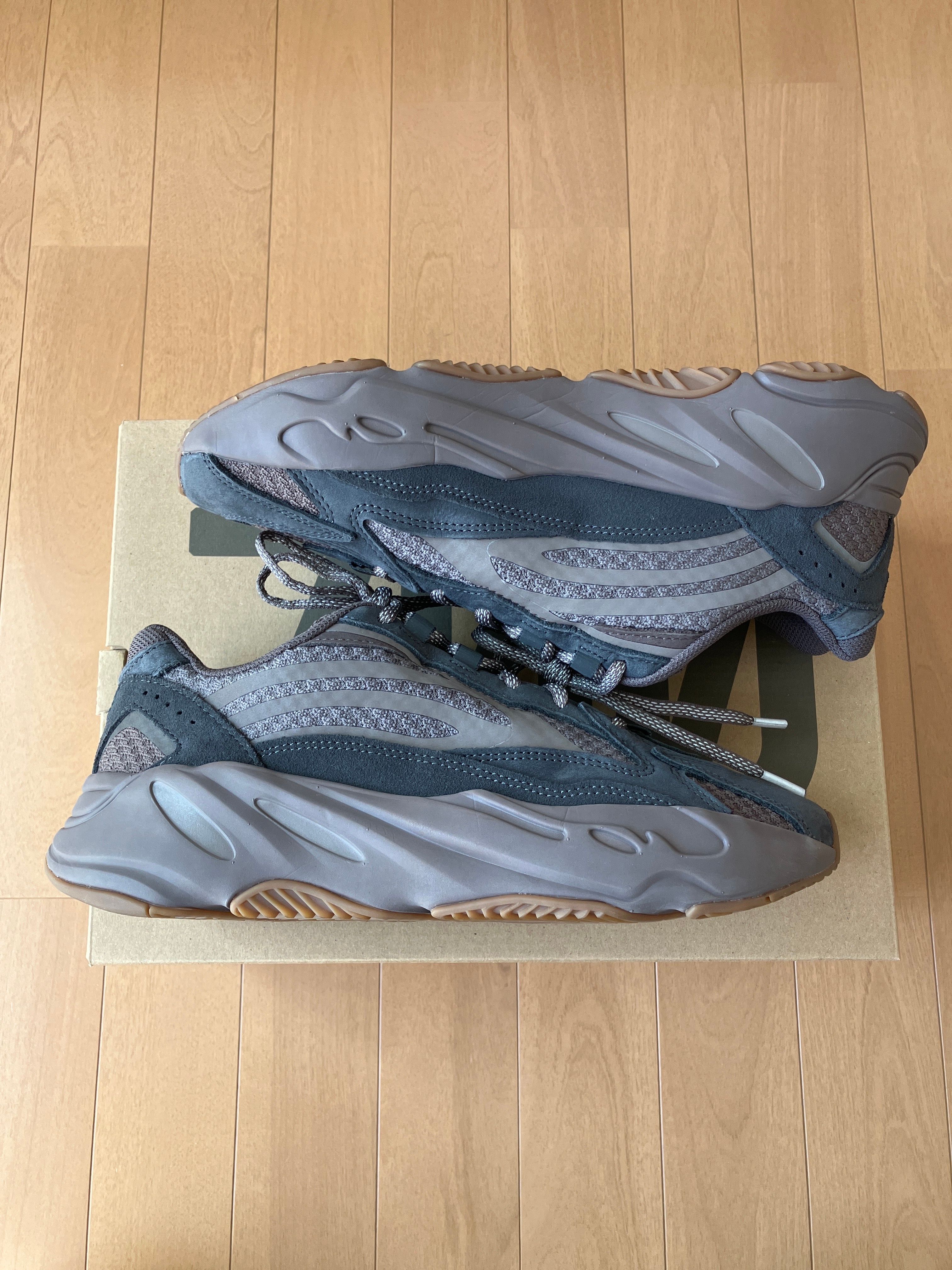 adidas YEEZY Boost 700V2 "Mauve"