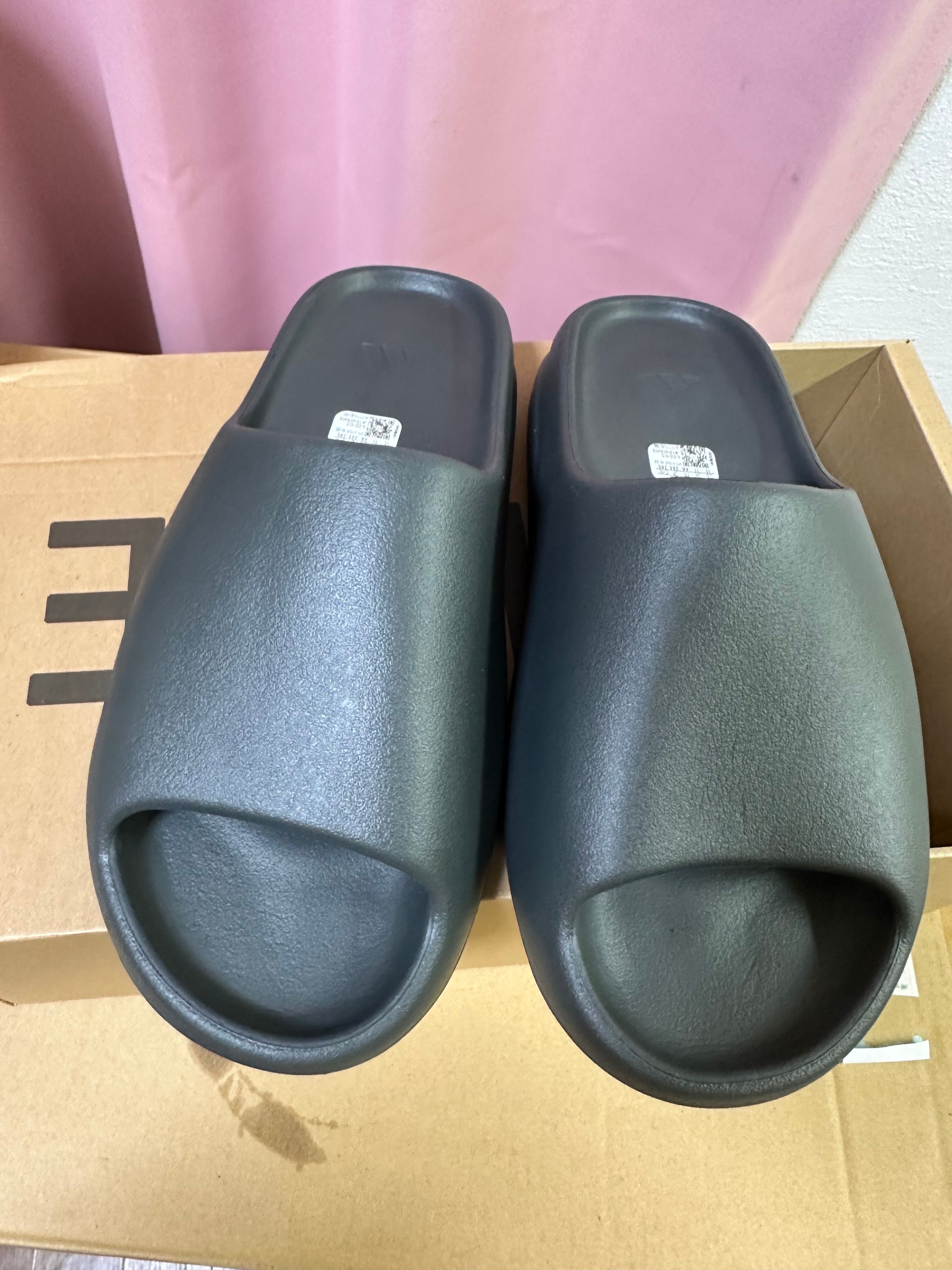 adidas YEEZY Slide "Dark Onyx"