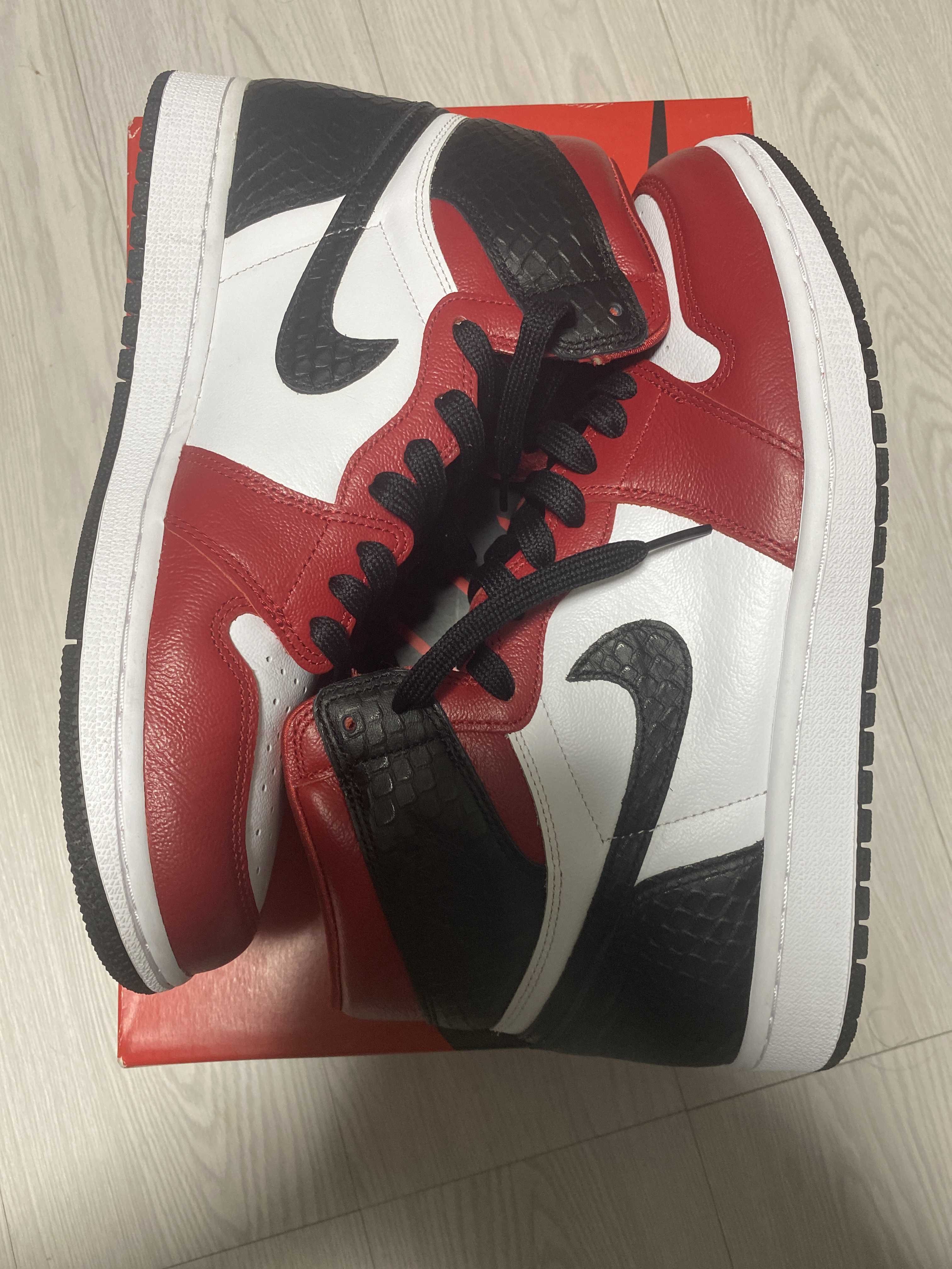 Nike Women's Air Jordan 1 High OG "Satin Red"