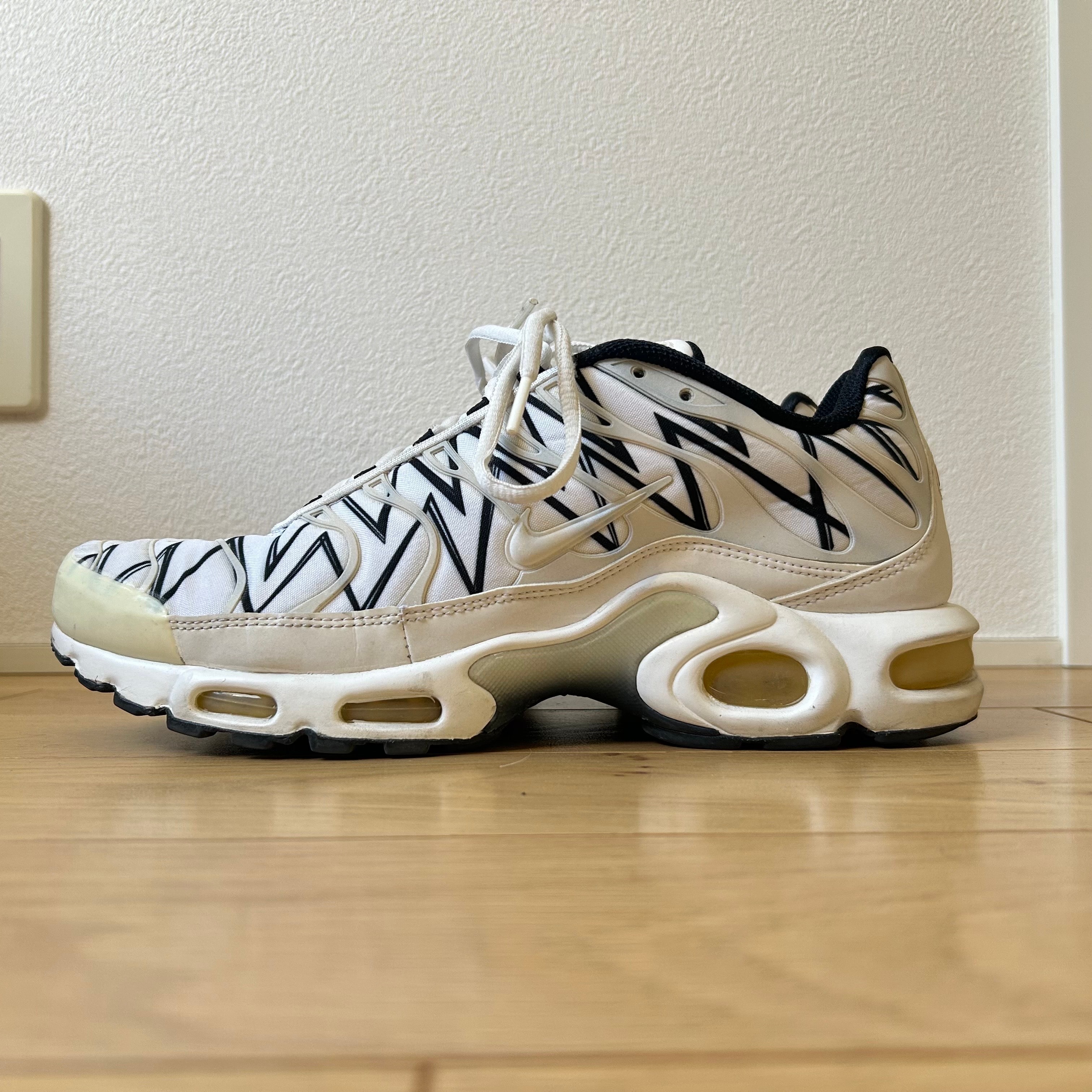 ナイキ エアマックス プラス "シャーク" (ホワイト)