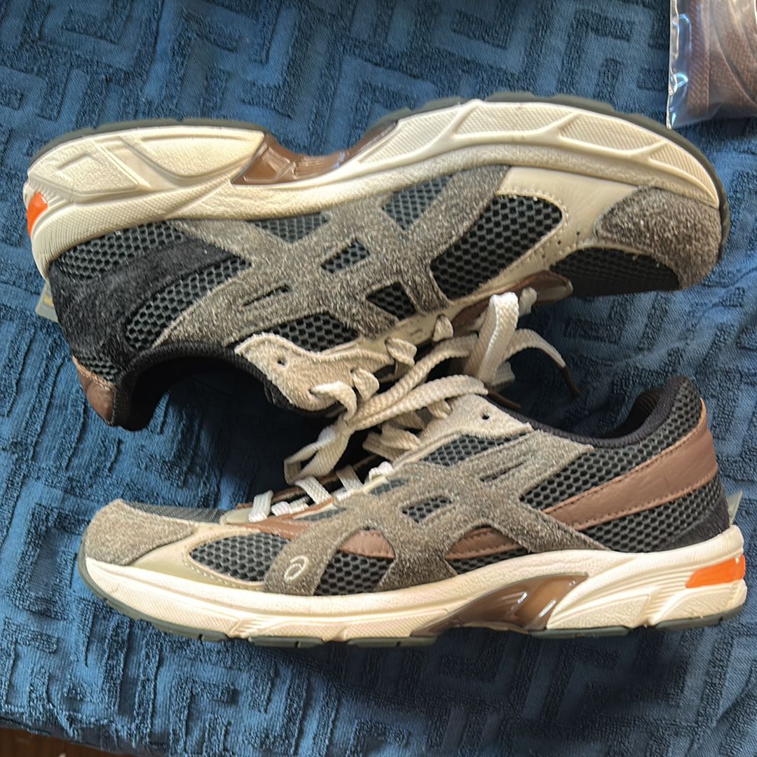 28.5【中古】ASICS AWAKE スニーカー ベージュ/ブラック 2025年最新】awake ny × asics gel-nycの人気アイテム - メルカリ