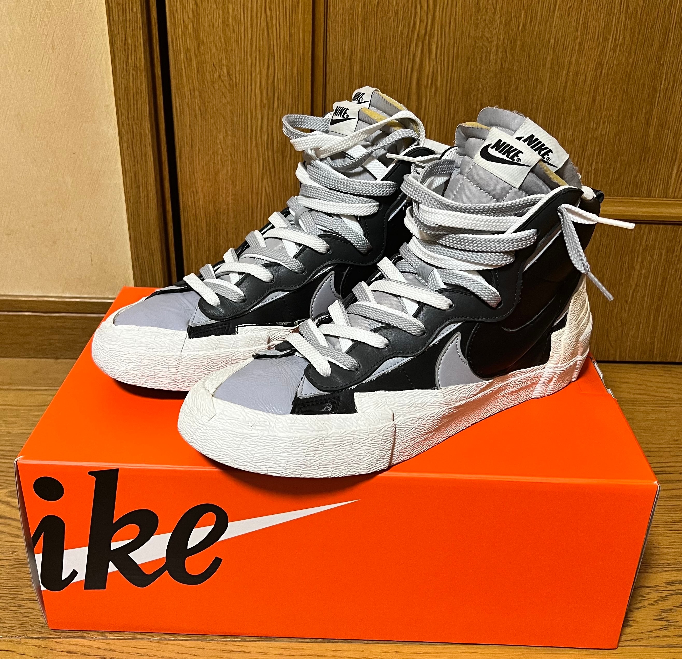 sacai × NIKE BLAZER MID "BLACK/WOLF GREY/WHITE"