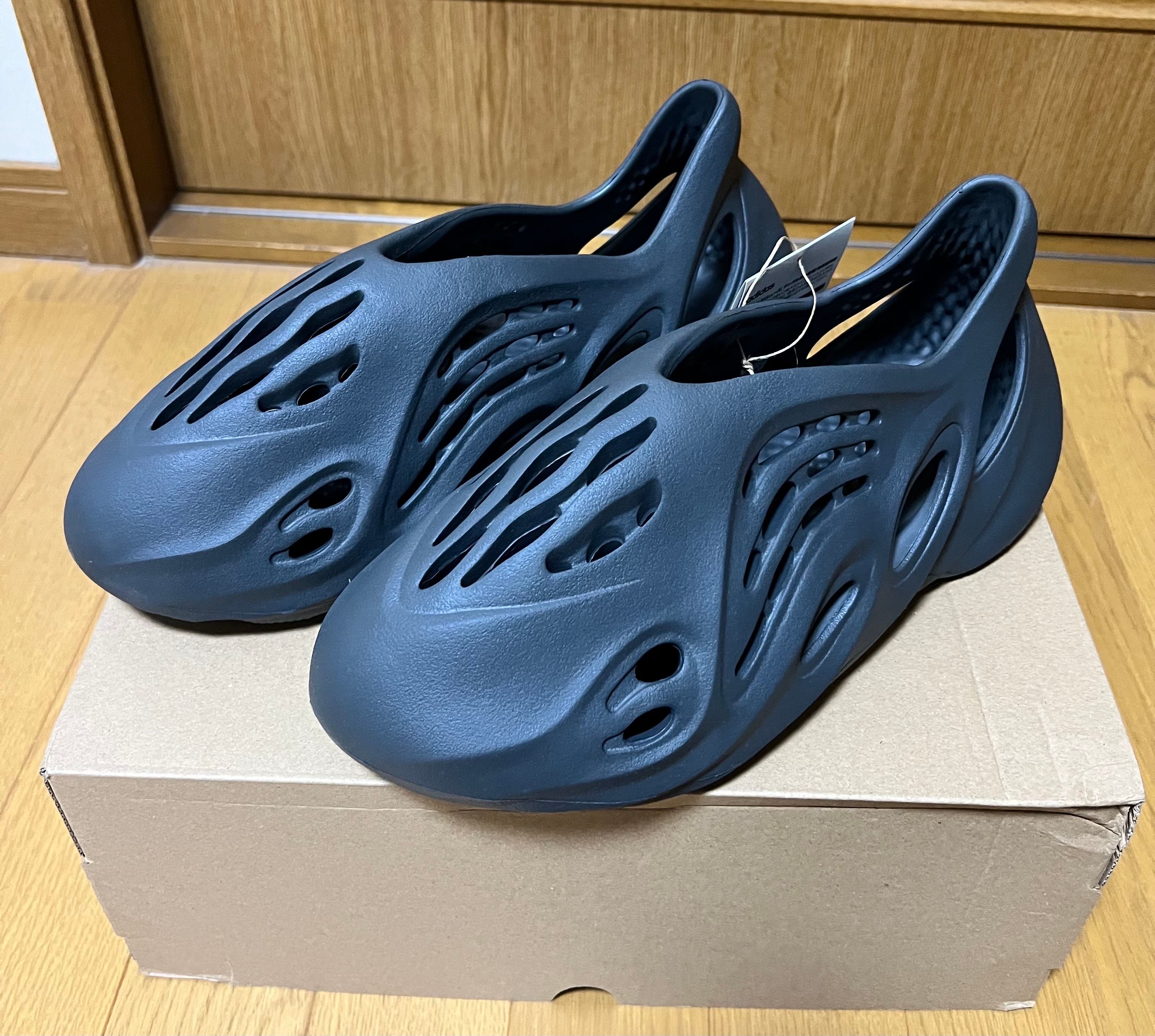 adidas YEEZY Foam Runner "Carbon"