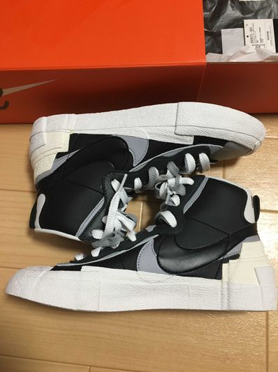 sacai × NIKE BLAZER MID "BLACK/WOLF GREY/WHITE"