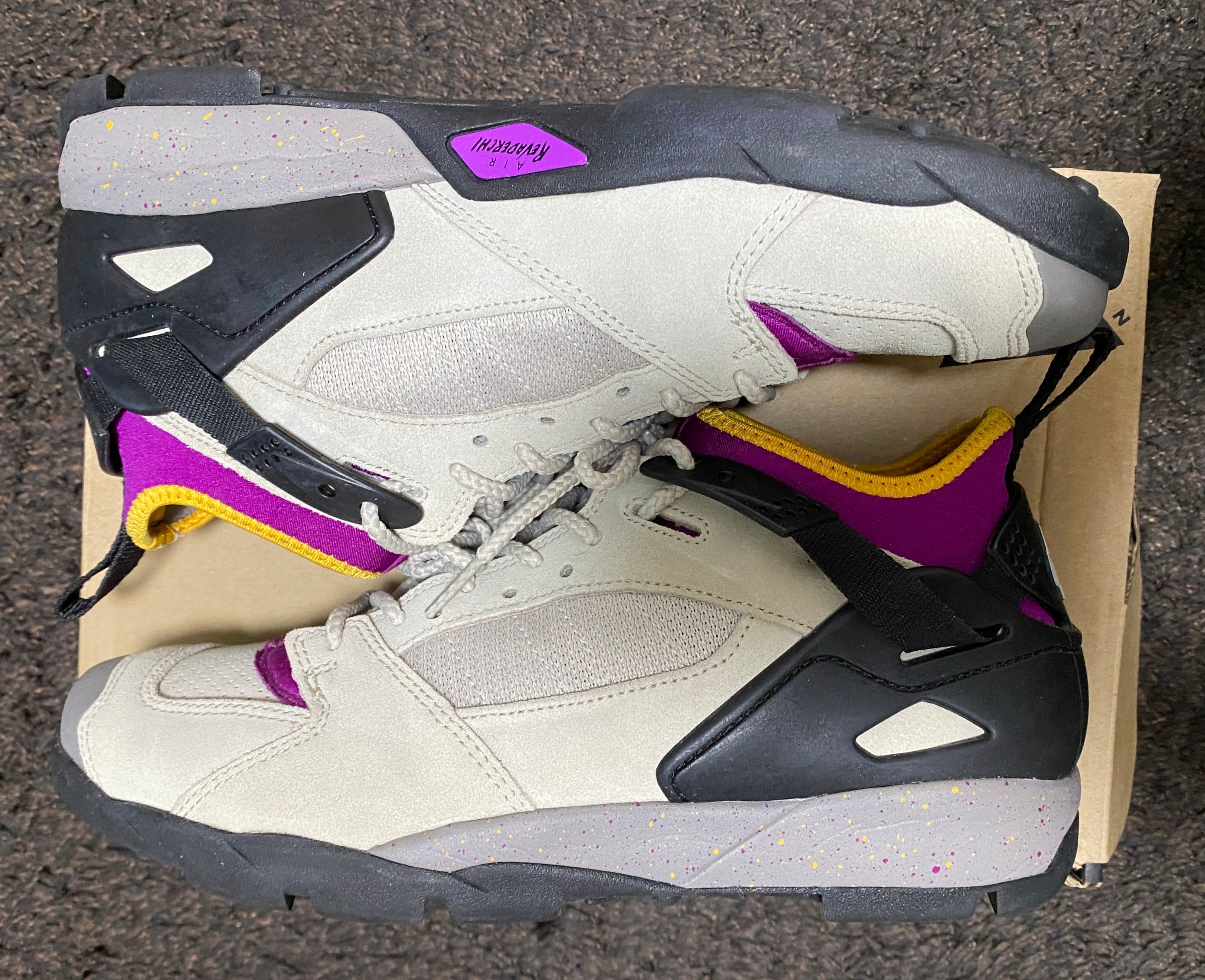 Nike ACG Air Revaderchi "Granite / Red Plum"