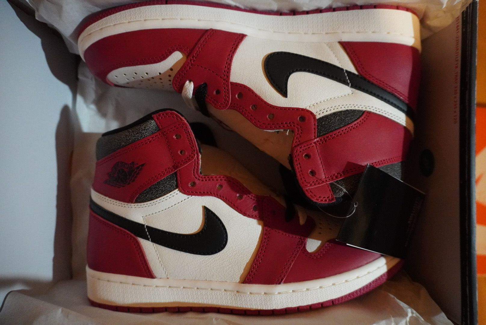 Nike Air Jordan 1 High OG "Lost & Found/Chicago"
