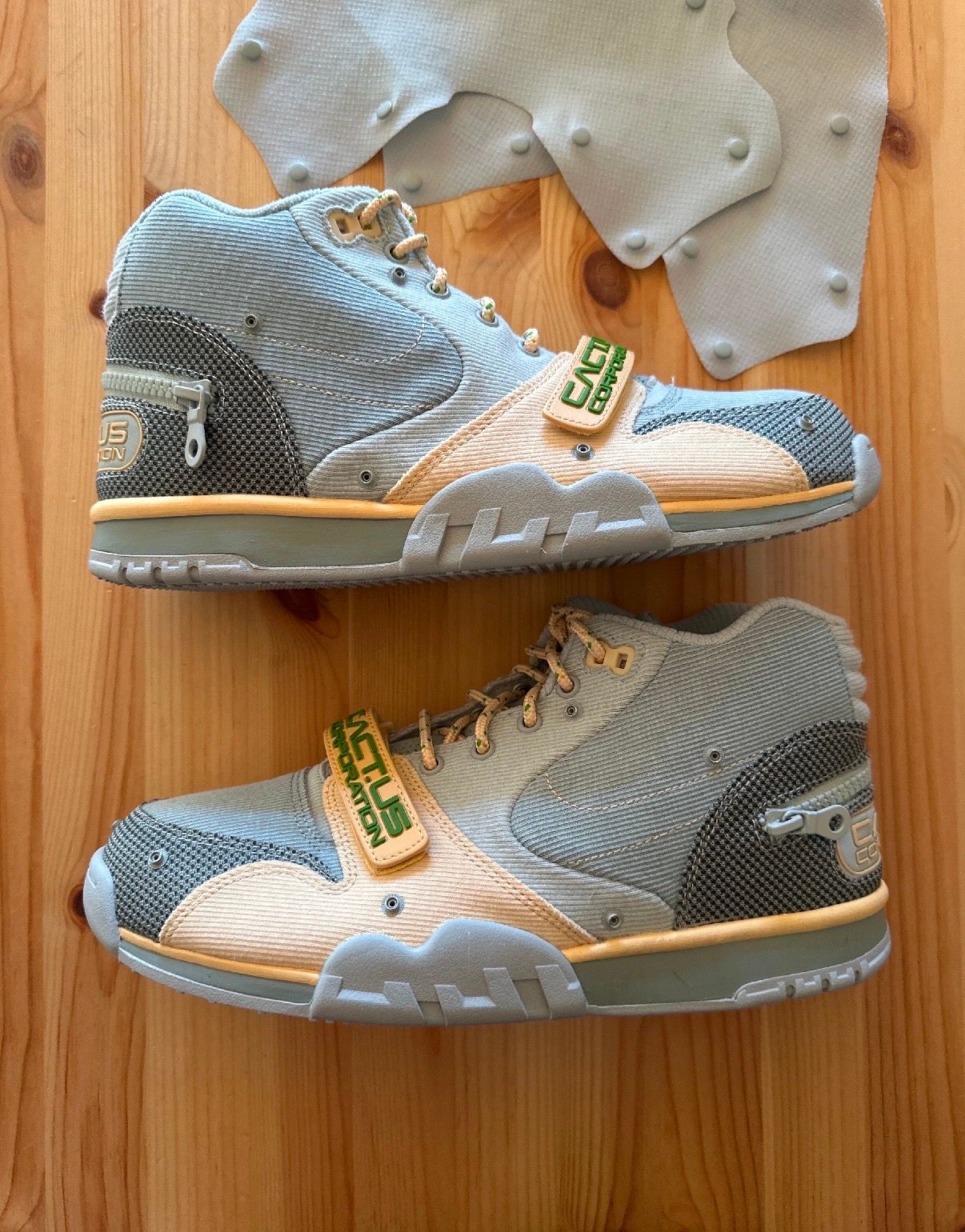 Travis Scott × Nike Air Trainer 1 SP "Grey Haze and Dusty Sage"