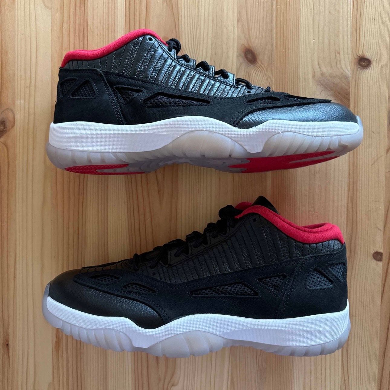 Air Jordan 11 Low IE "Bred"