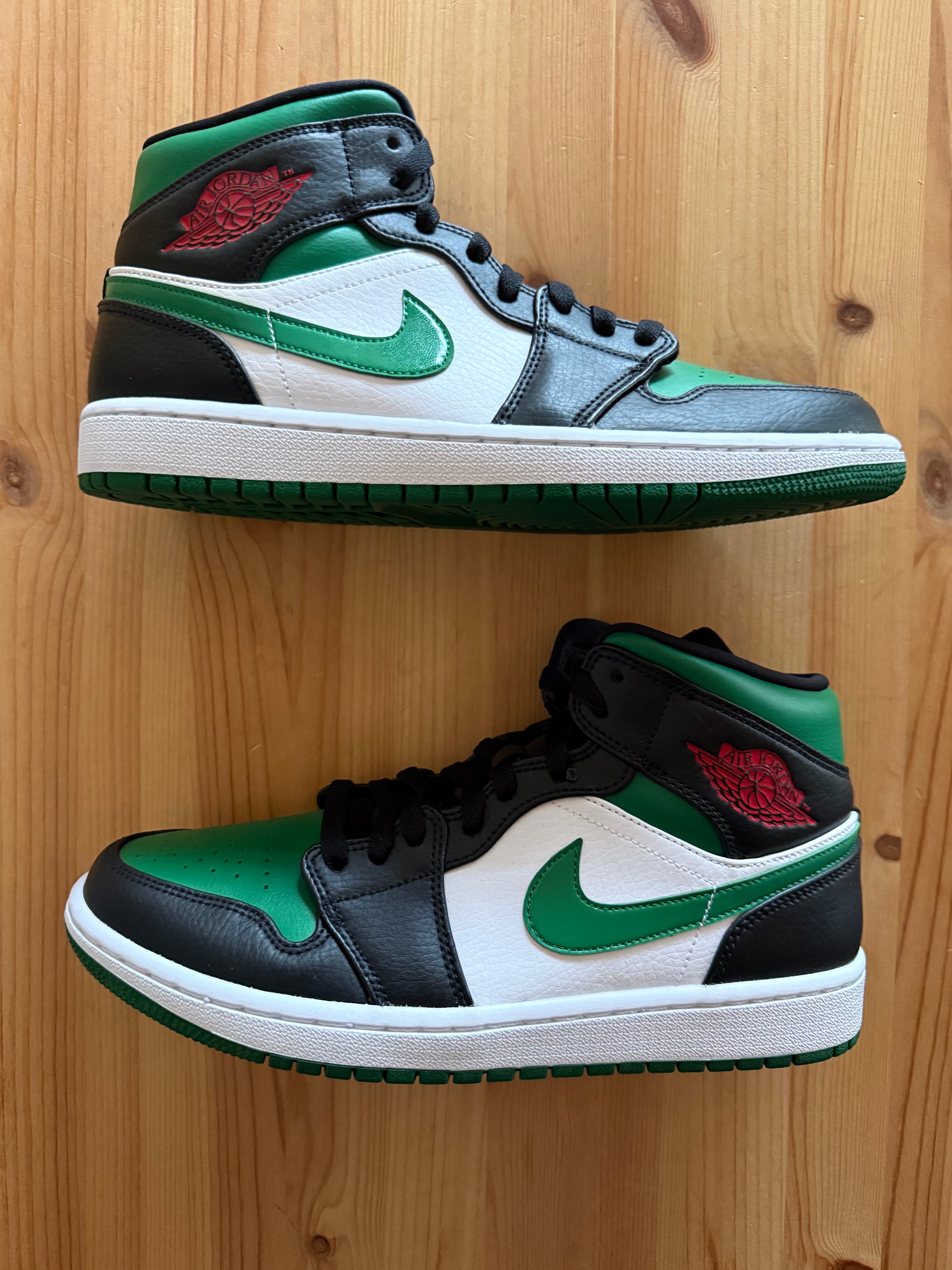 Nike Air Jordan 1 Mid "Pine Green"