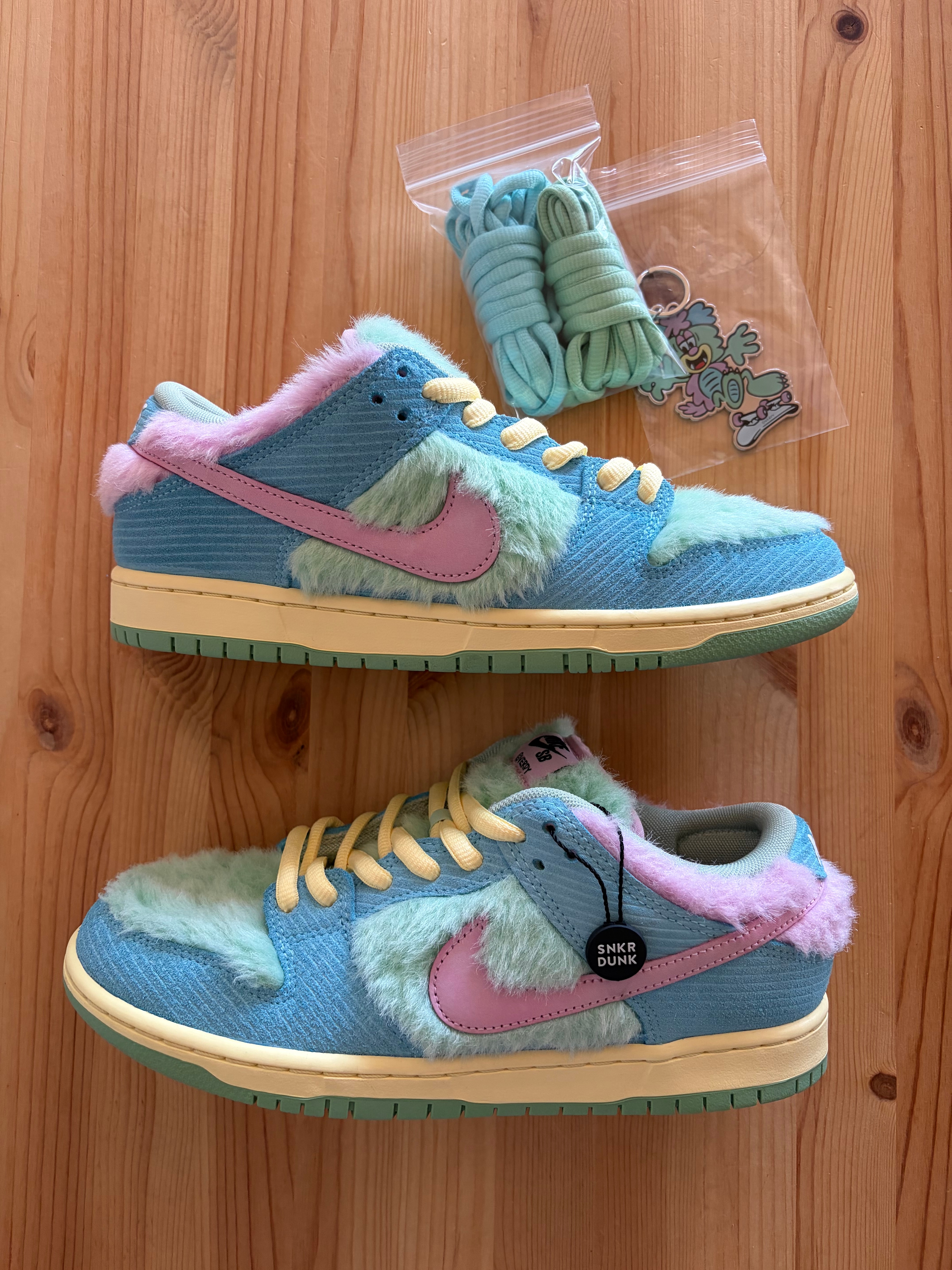 VERDY × Nike SB Dunk Low Pro QS "Visty/Blue Gaze and Enamel Green"