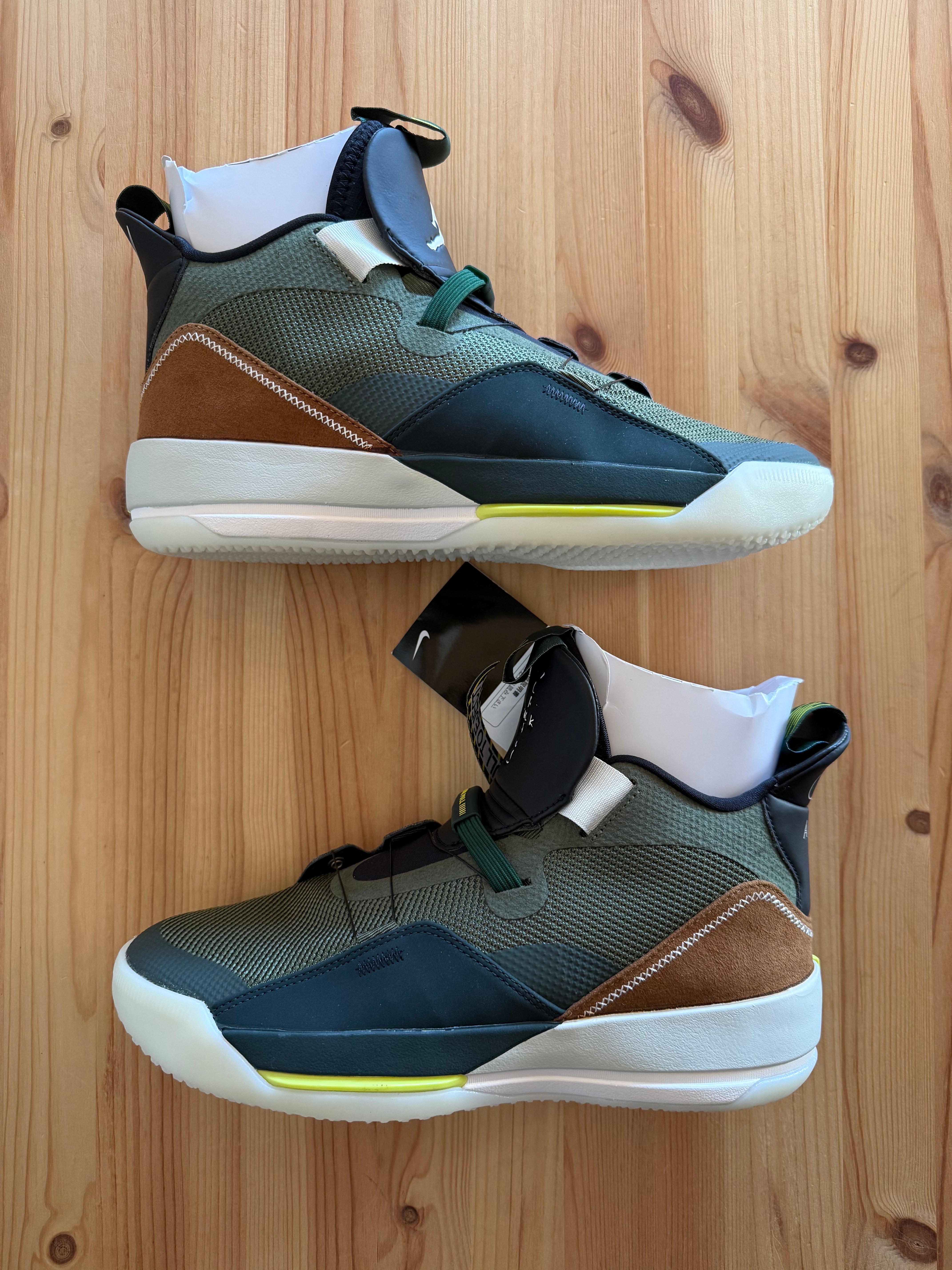 Travis Scott × Nike Air Jordan 33 NRG "Cactus Jack"