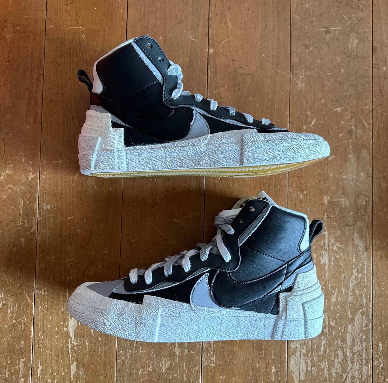 sacai × NIKE BLAZER MID "BLACK/WOLF GREY/WHITE"