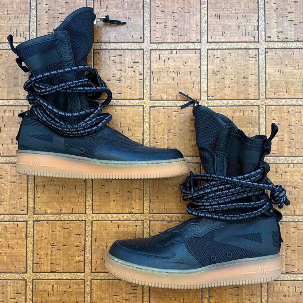 ナイキ SF エアフォース1 ハイ "ブラック/ガム"