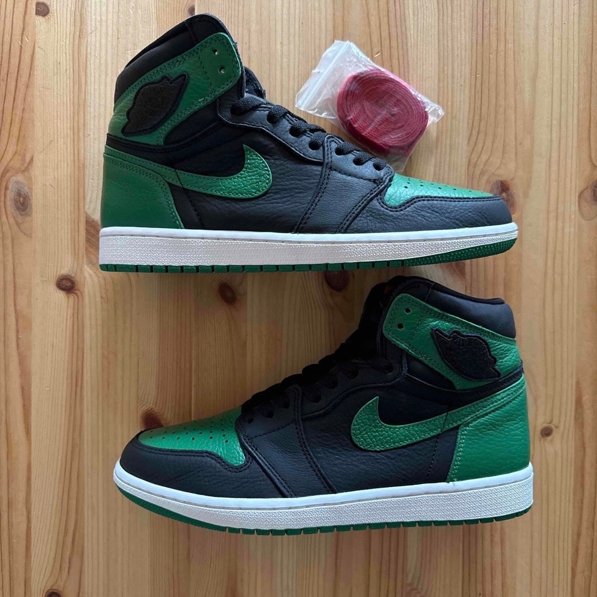 Nike Air Jordan 1 Retro High OG "Black/Pine Green" (2020)