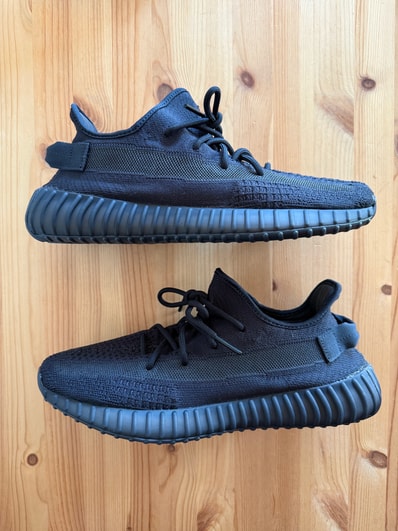 adidas YEEZY Boost 350V2 adidas YEEZY Boost 350V2