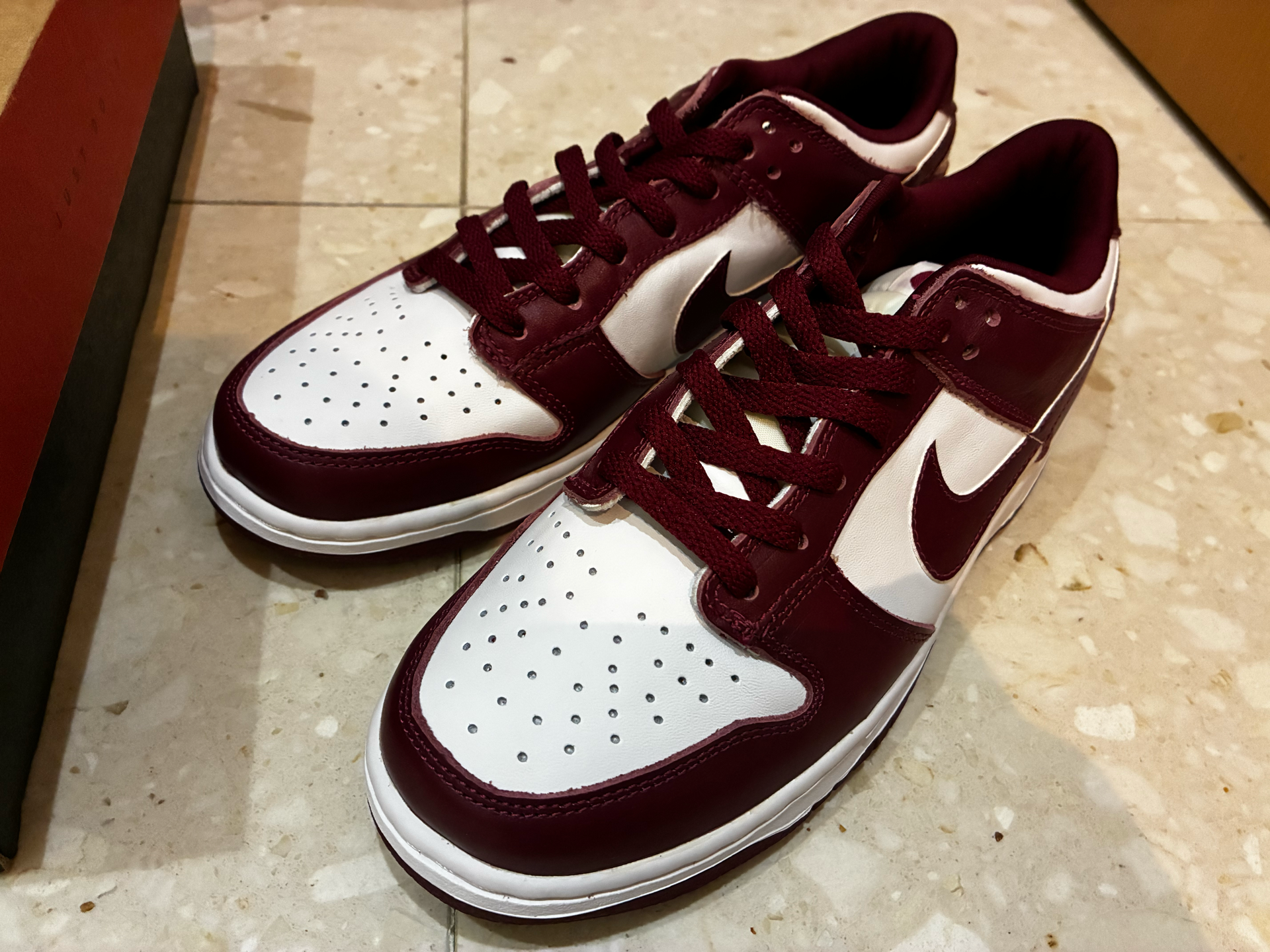 Nike Dunk Low "White/Team Red"