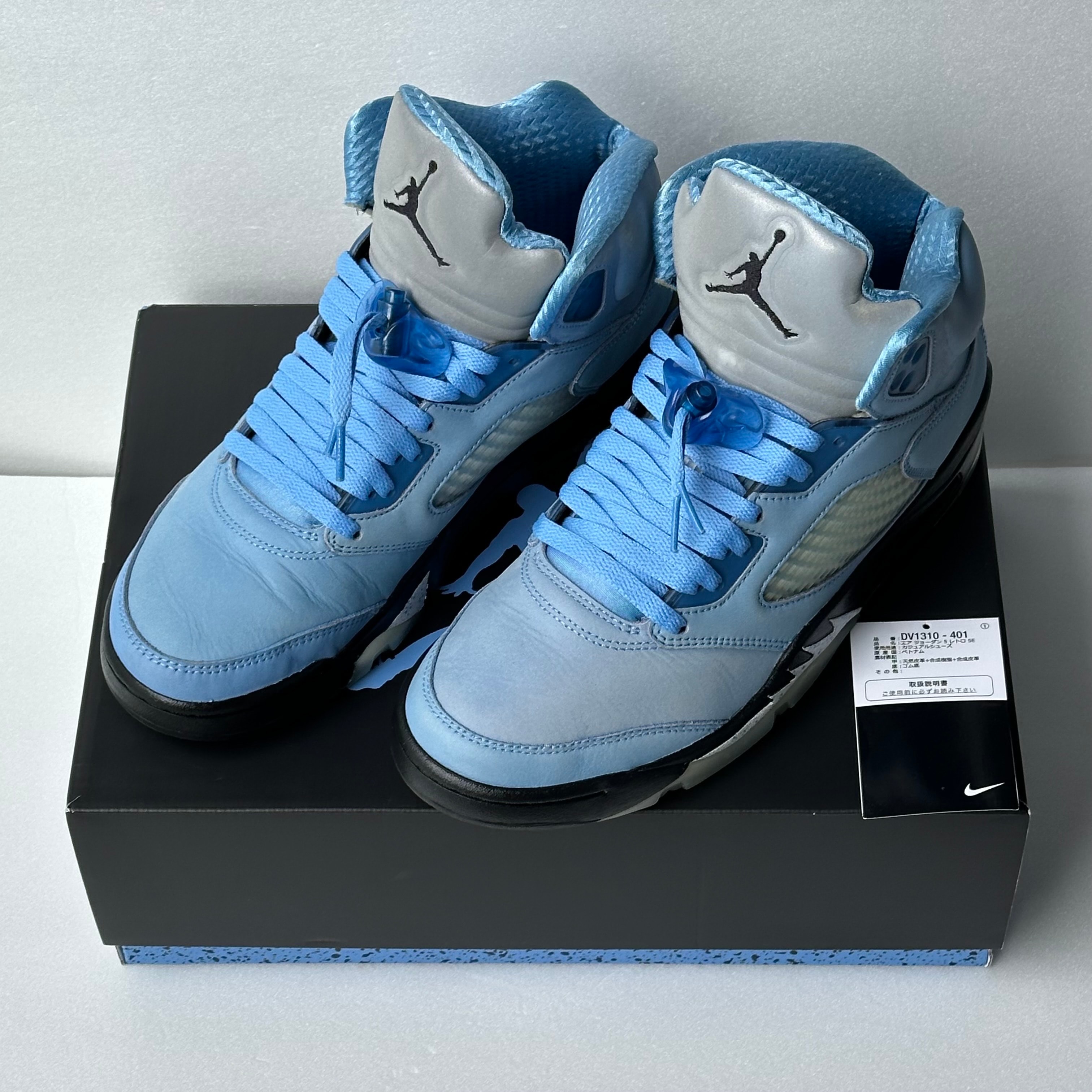 ナイキ エアジョーダン5 レトロ SE "ユニバーシティブルー"