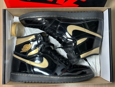 Nike Air Jordan 1 High OG "Black-Metalic Gold"