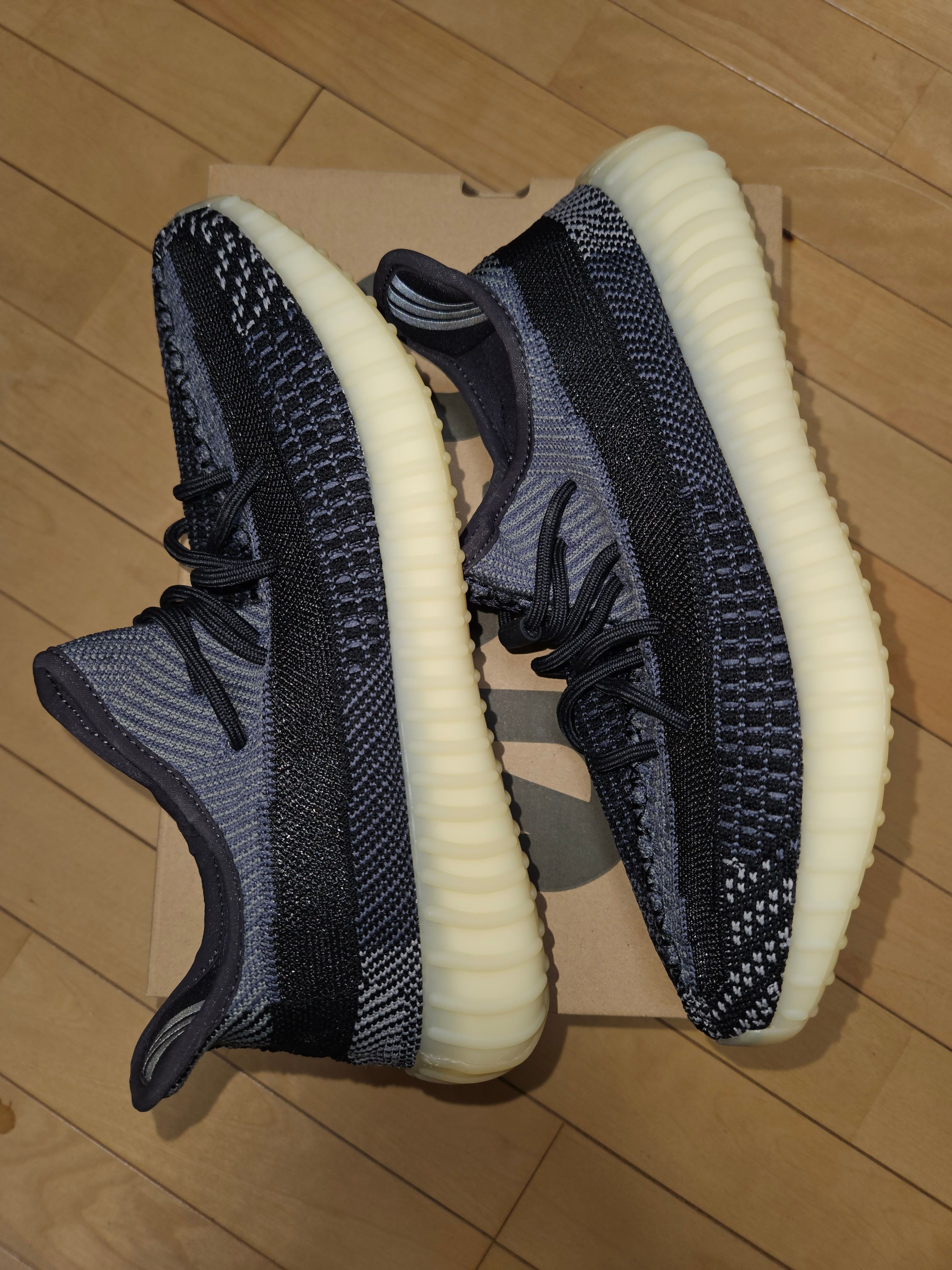 adidas YEEZY Boost 350V2 "Carbon"