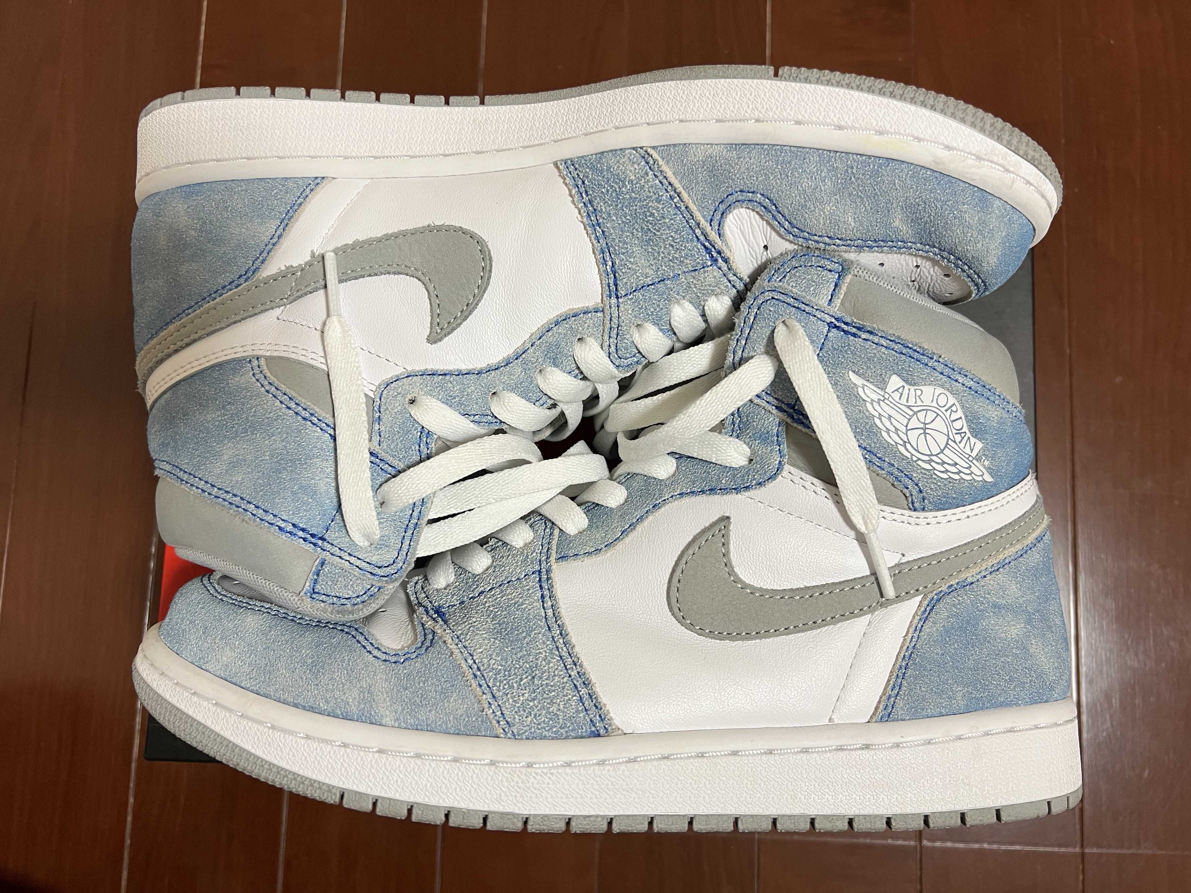 Nike Air Jordan 1 High OG "Hyper Royal"