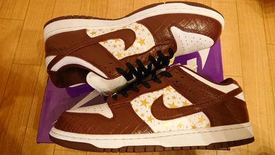 Supreme × Nike SB Dunk Low OG QS Gold Stars