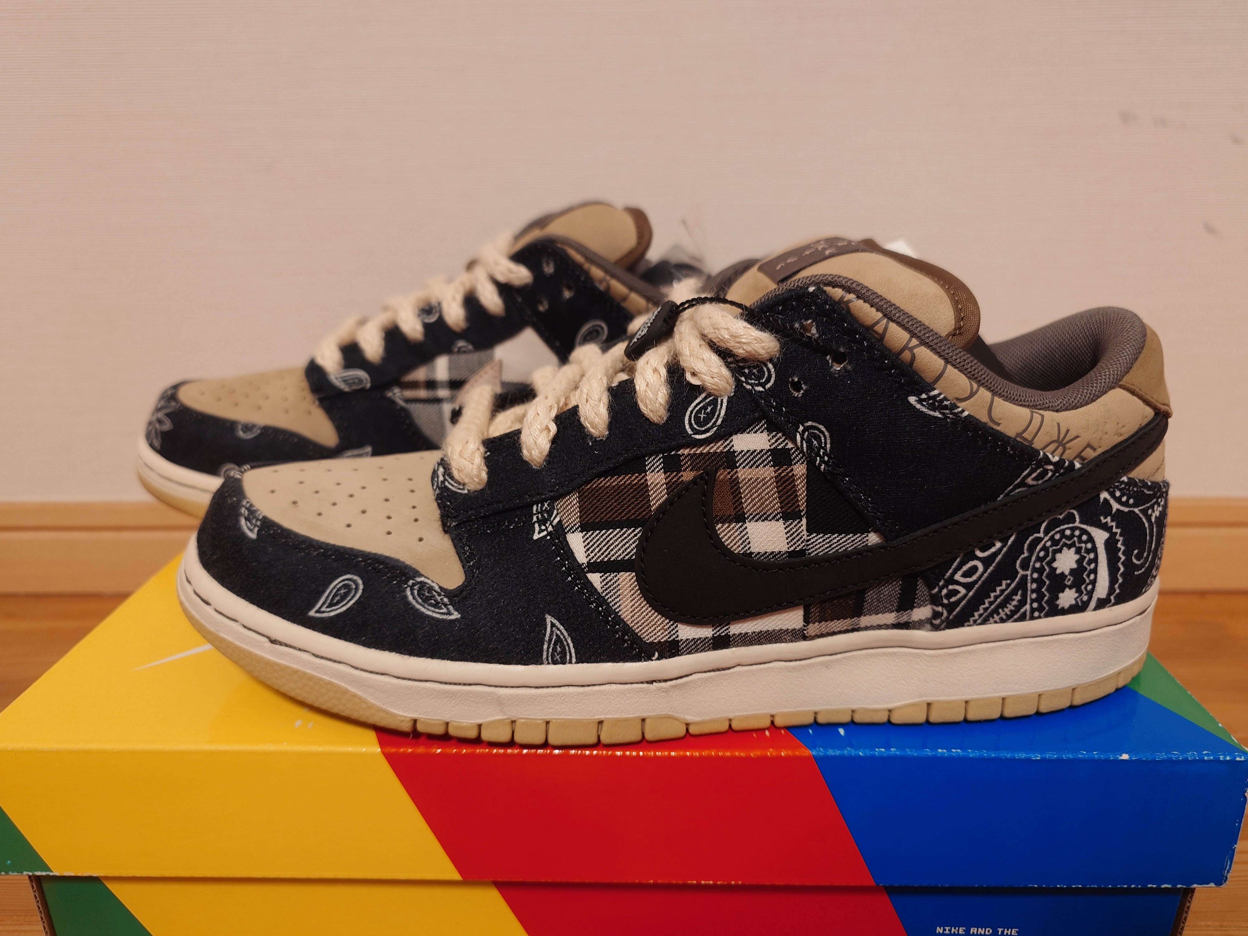 Travis Scott × Nike SB Dunk Low "Black/Parachute Beige"