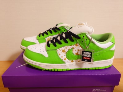 Supreme × Nike SB Dunk Low OG QS Gold Stars "White/Mean Green"