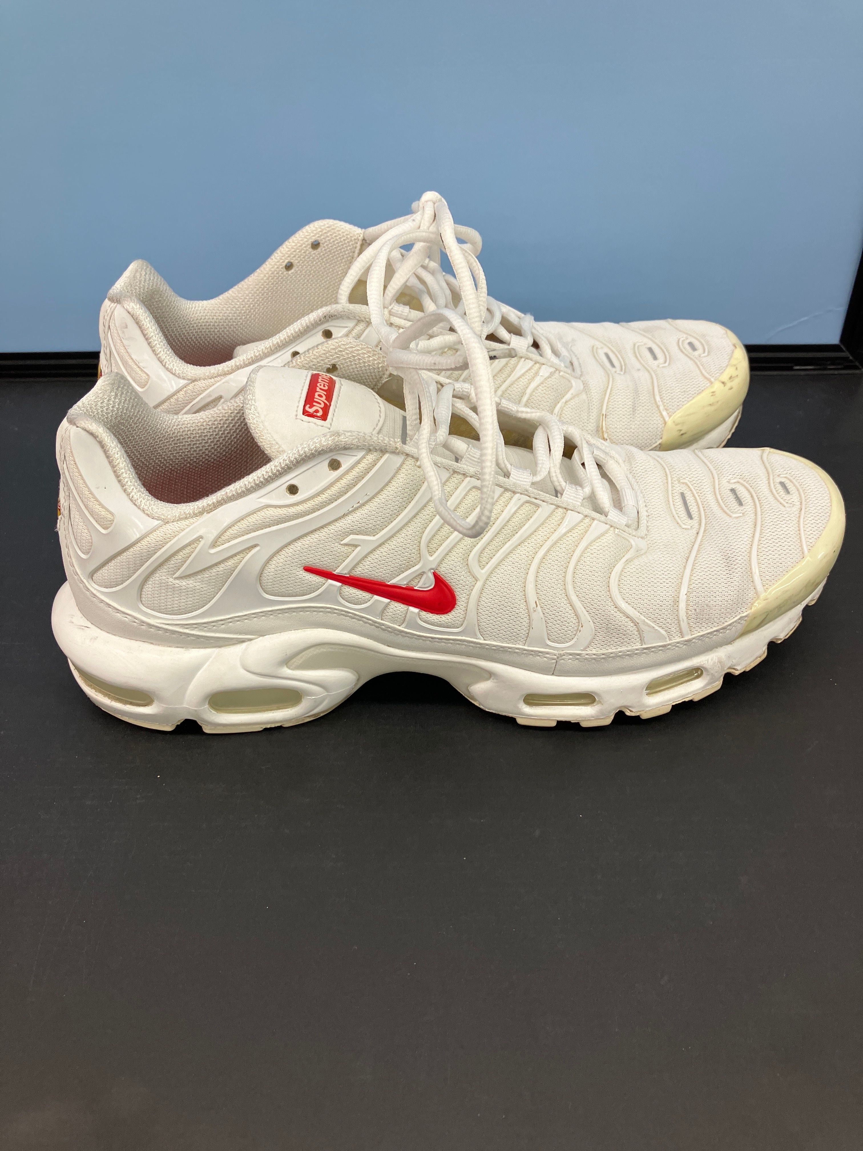 Supreme x Nike Air Max Plus TN "White/Speed Red"
