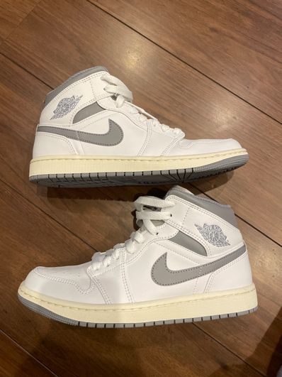Nike Air Jordan 1 Mid "Vintage Grey"