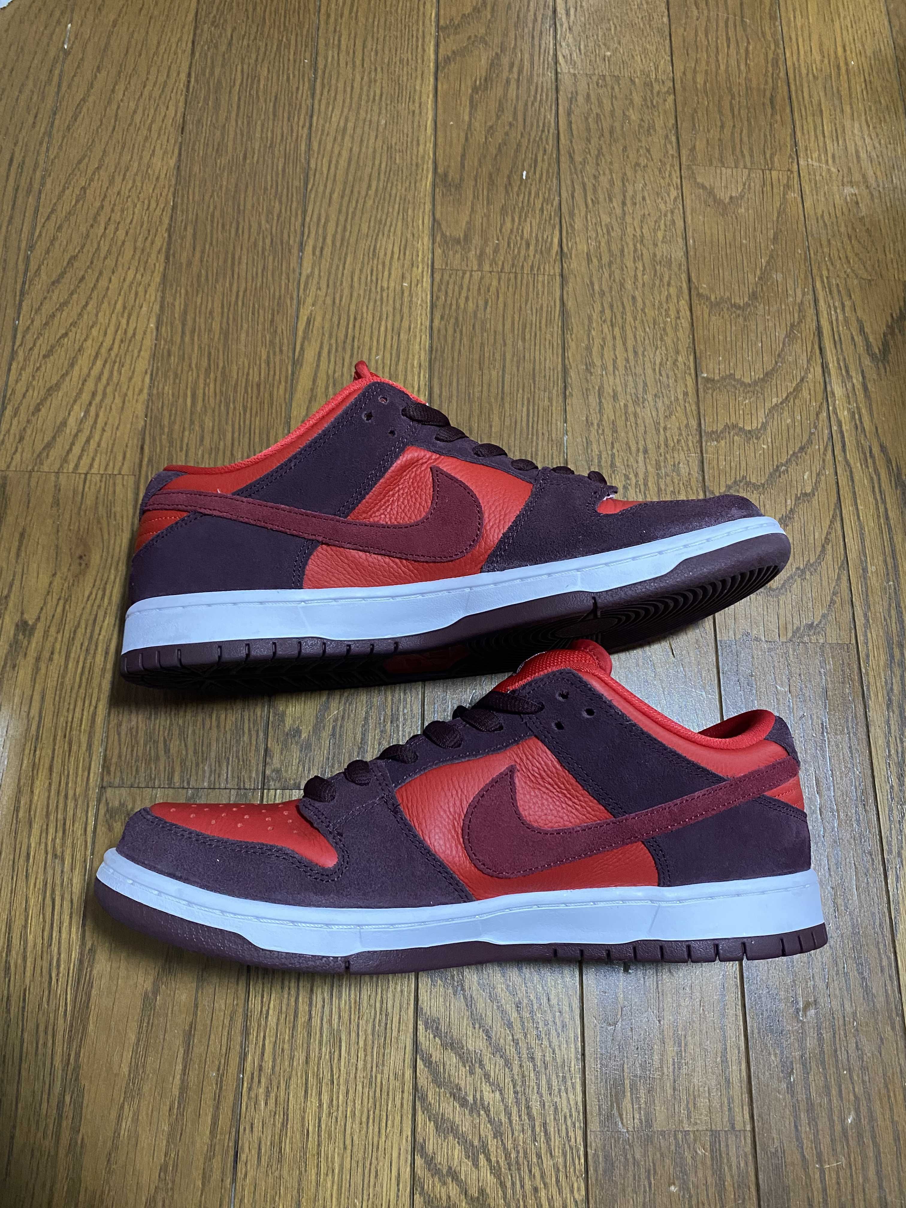 Nike SB Dunk Low "Cherry"