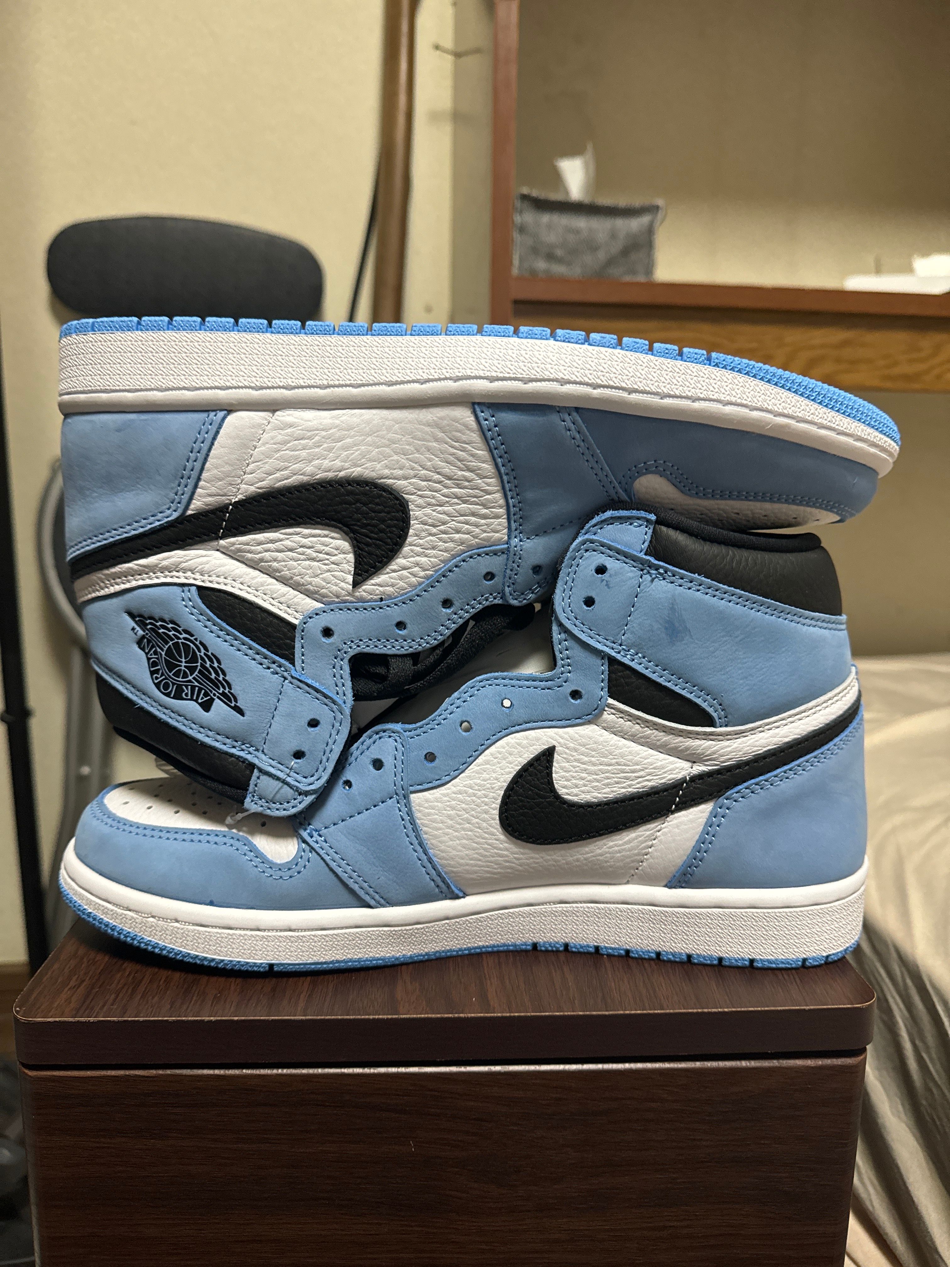 Nike Air Jordan 1 High OG "University Blue"