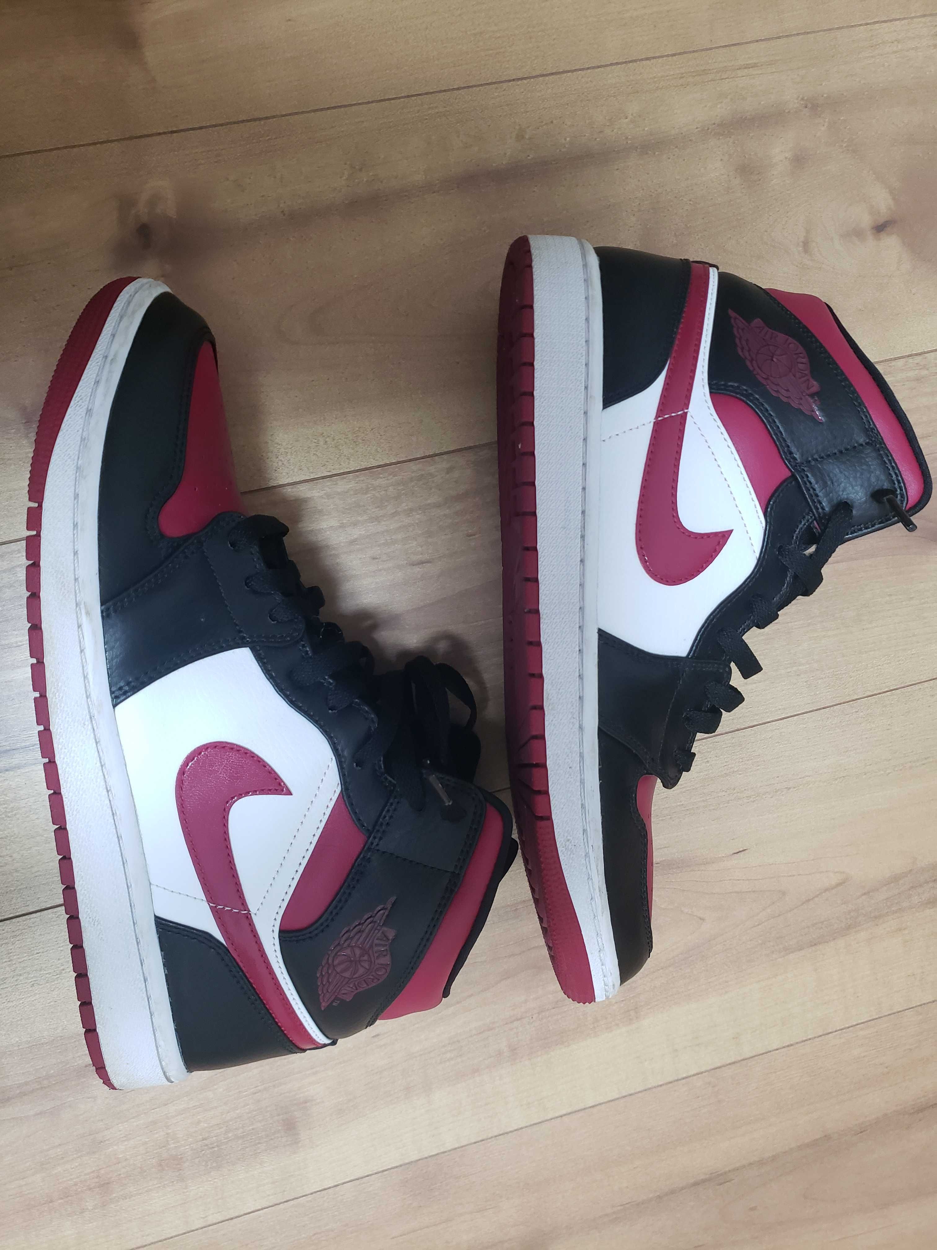 NIKE AIR JORDAN 1 MID "BLACK/RED/WHITE"