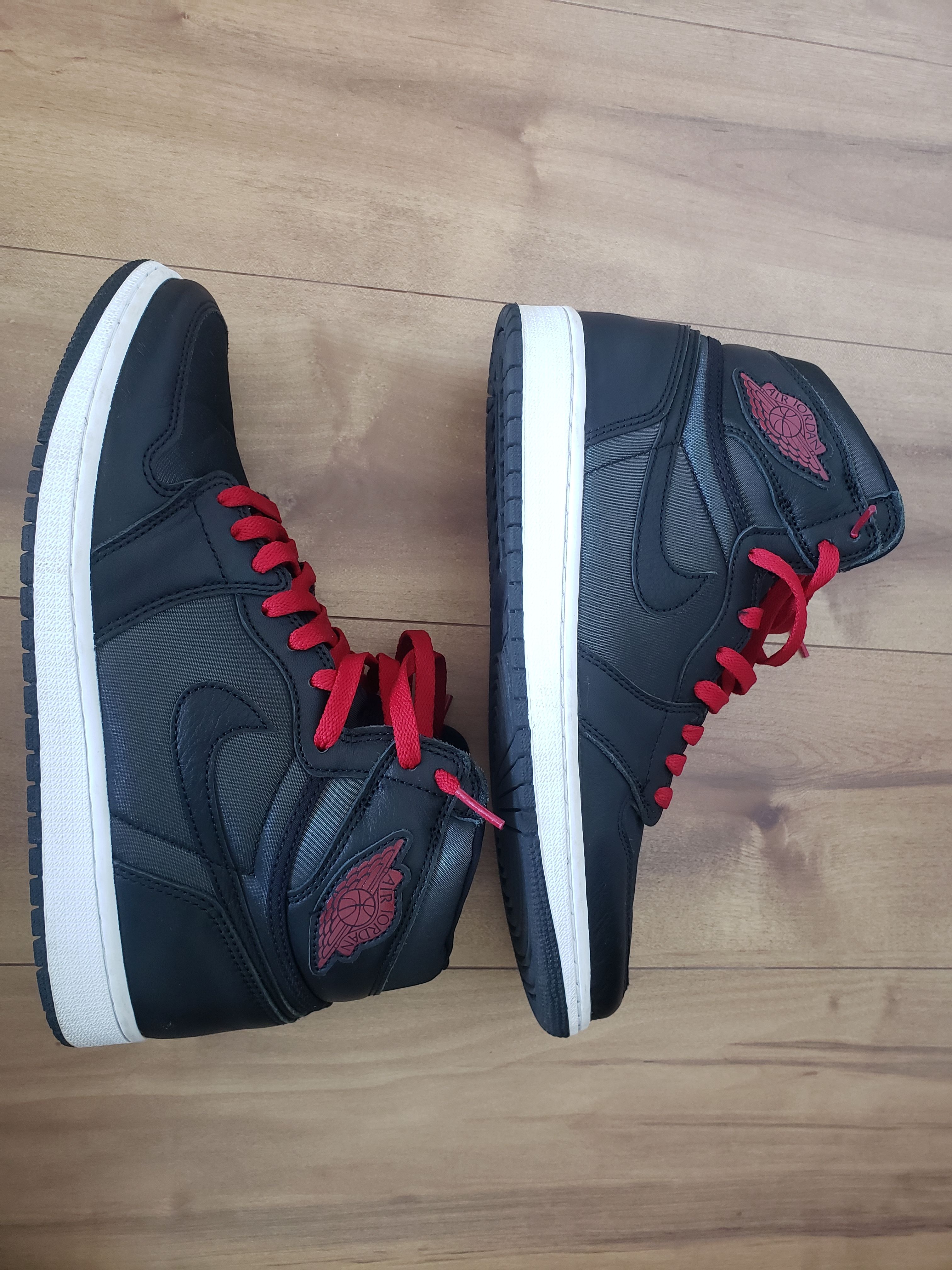 Nike Air Jordan 1 Retro High OG "Black/Metallic Silver/Gym Red"