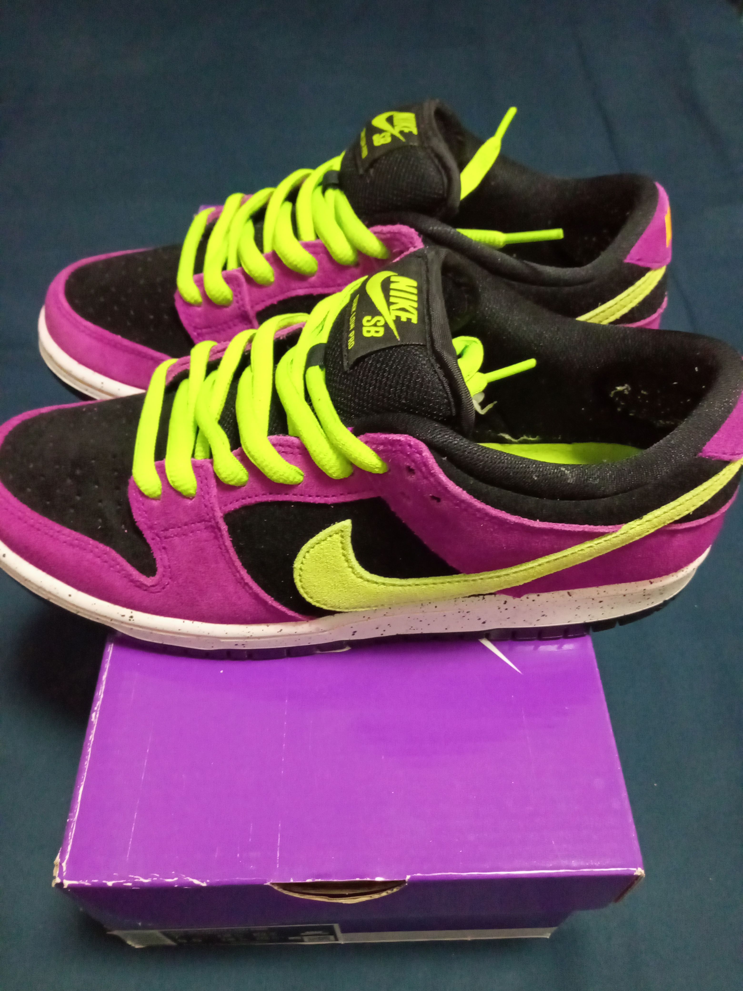 Nike SB Dunk Low "Red Plum"