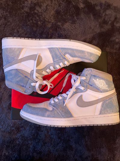 Nike Air Jordan 1 High OG "Hyper Royal"