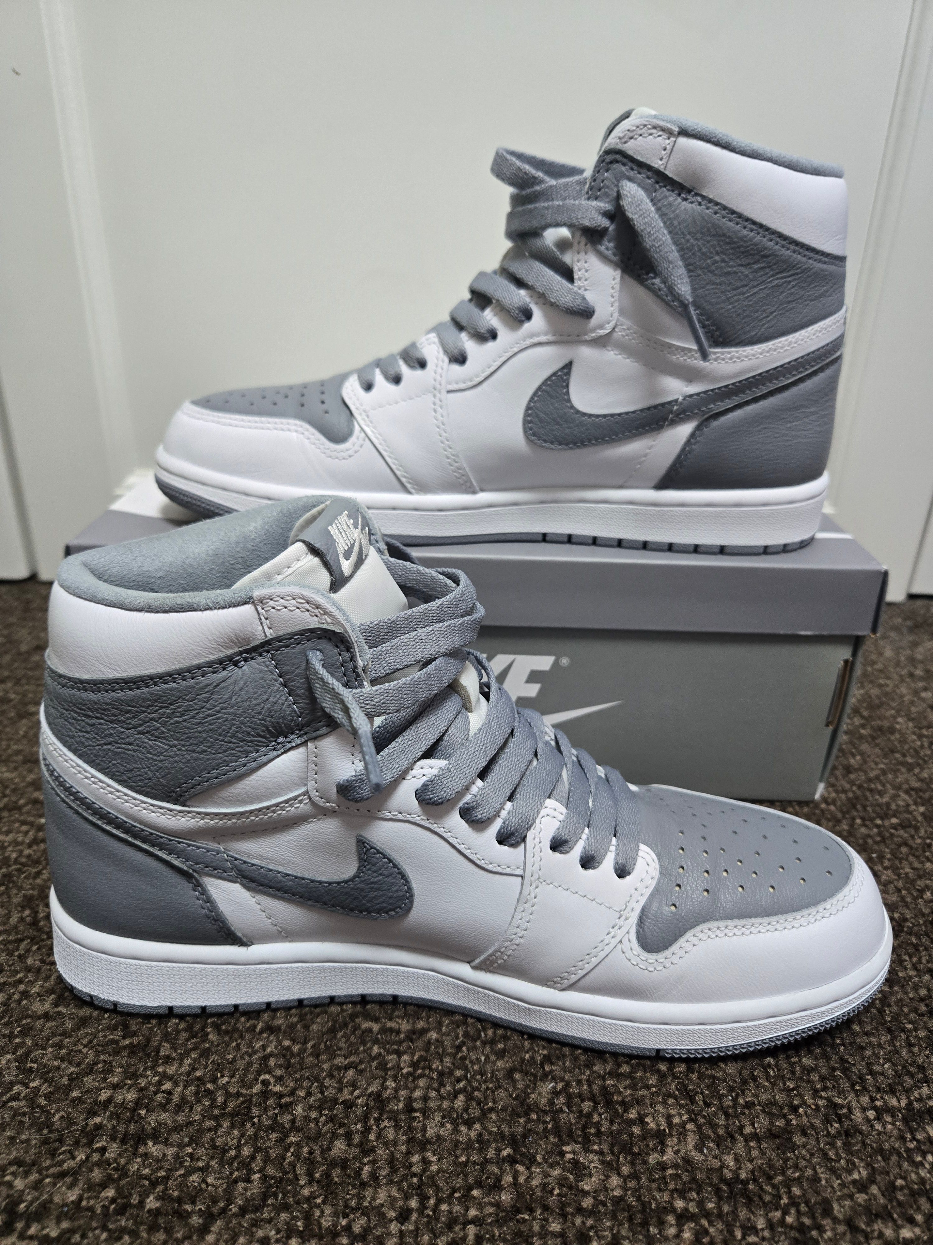 Nike Air Jordan 1 High OG "Stealth"